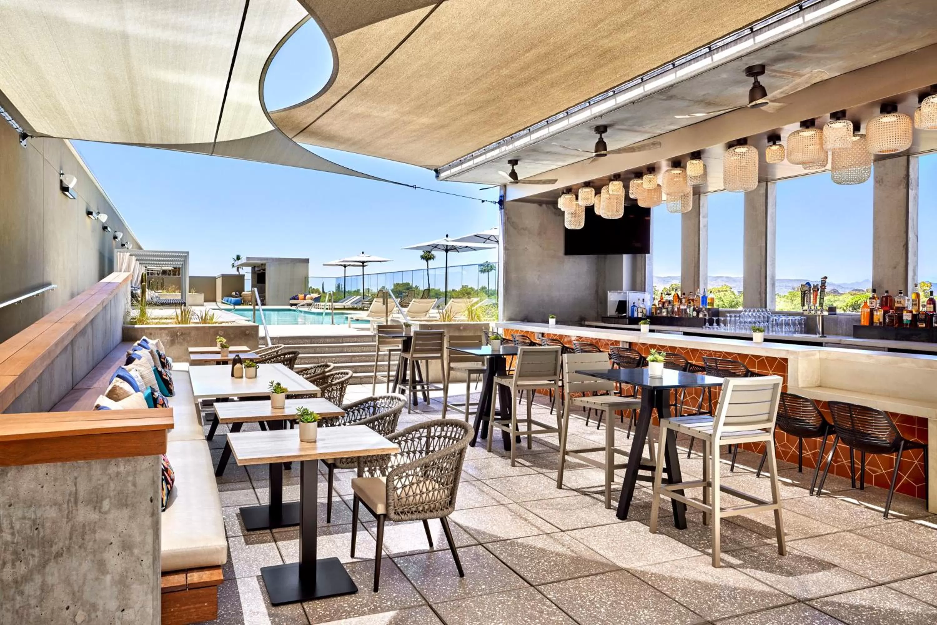 Lounge or bar in Omni Tempe Hotel at ASU