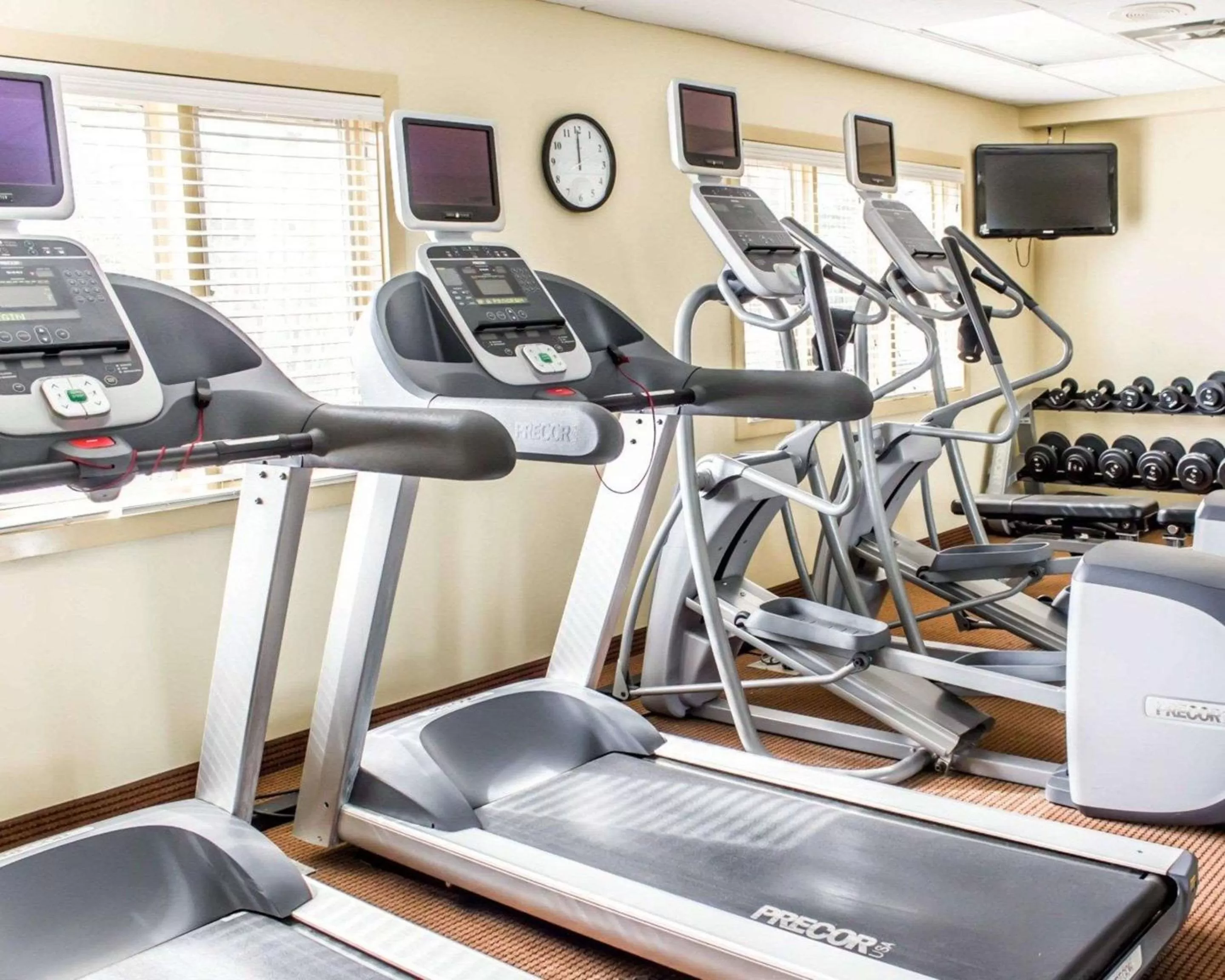 Fitness centre/facilities in Comfort Inn Fayetteville near Fort Bragg