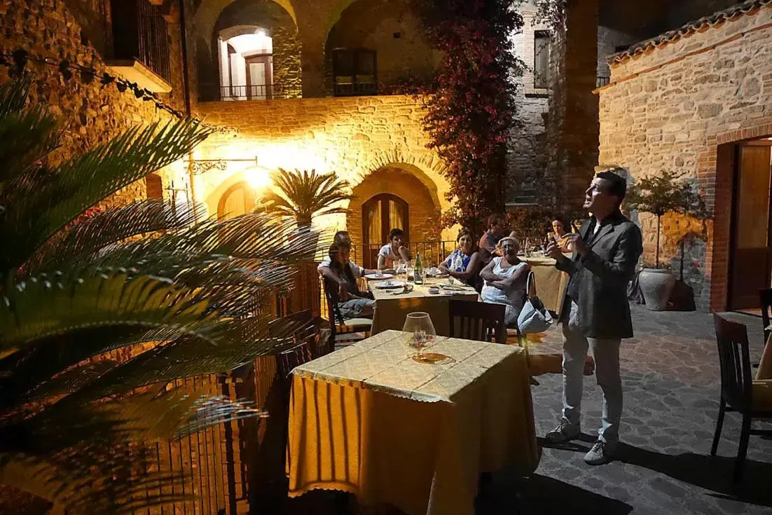 Night, Restaurant/Places to Eat in Palazzo dei Poeti