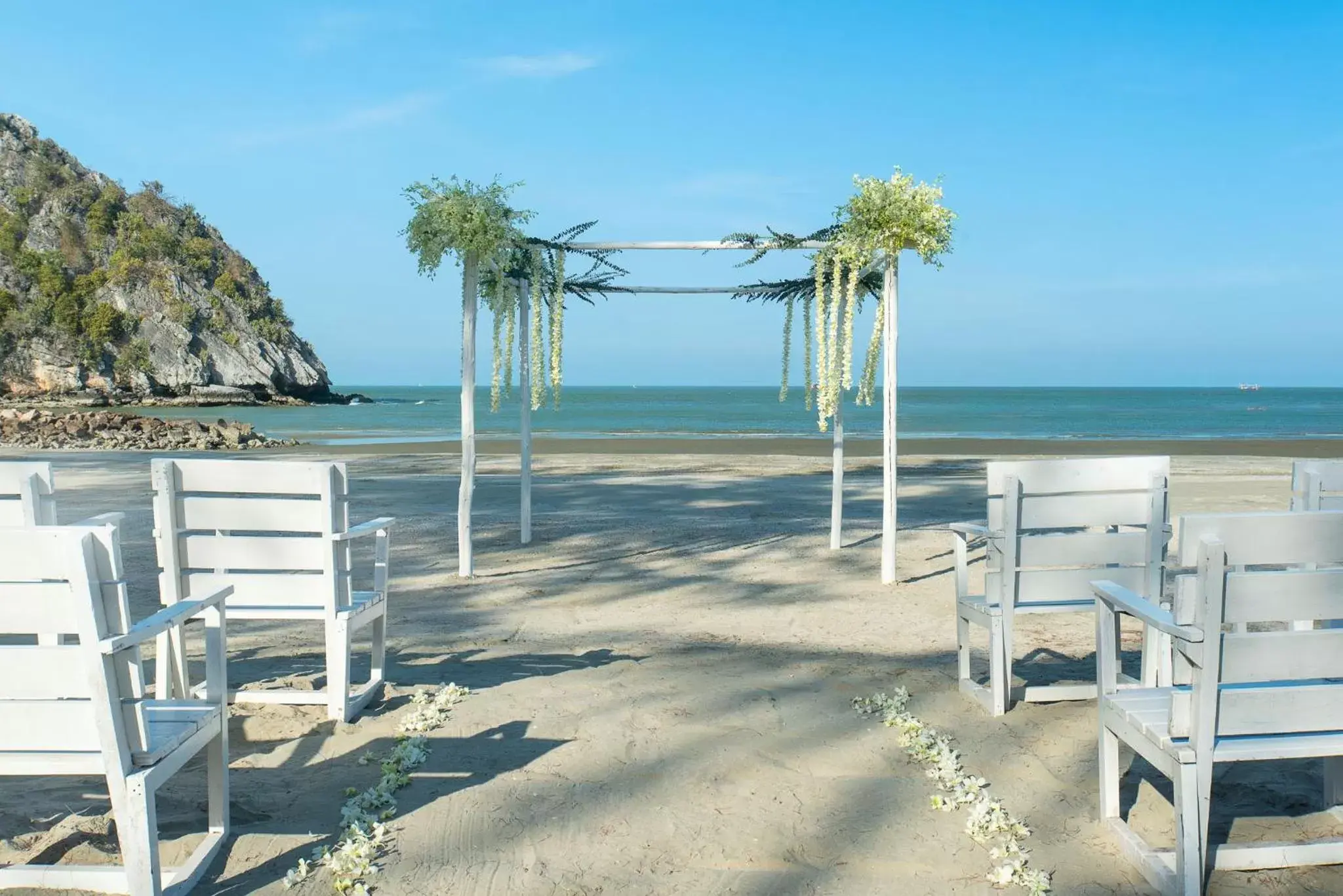 Banquet/Function facilities, Beach in La Isla Pranburi Beach Resort