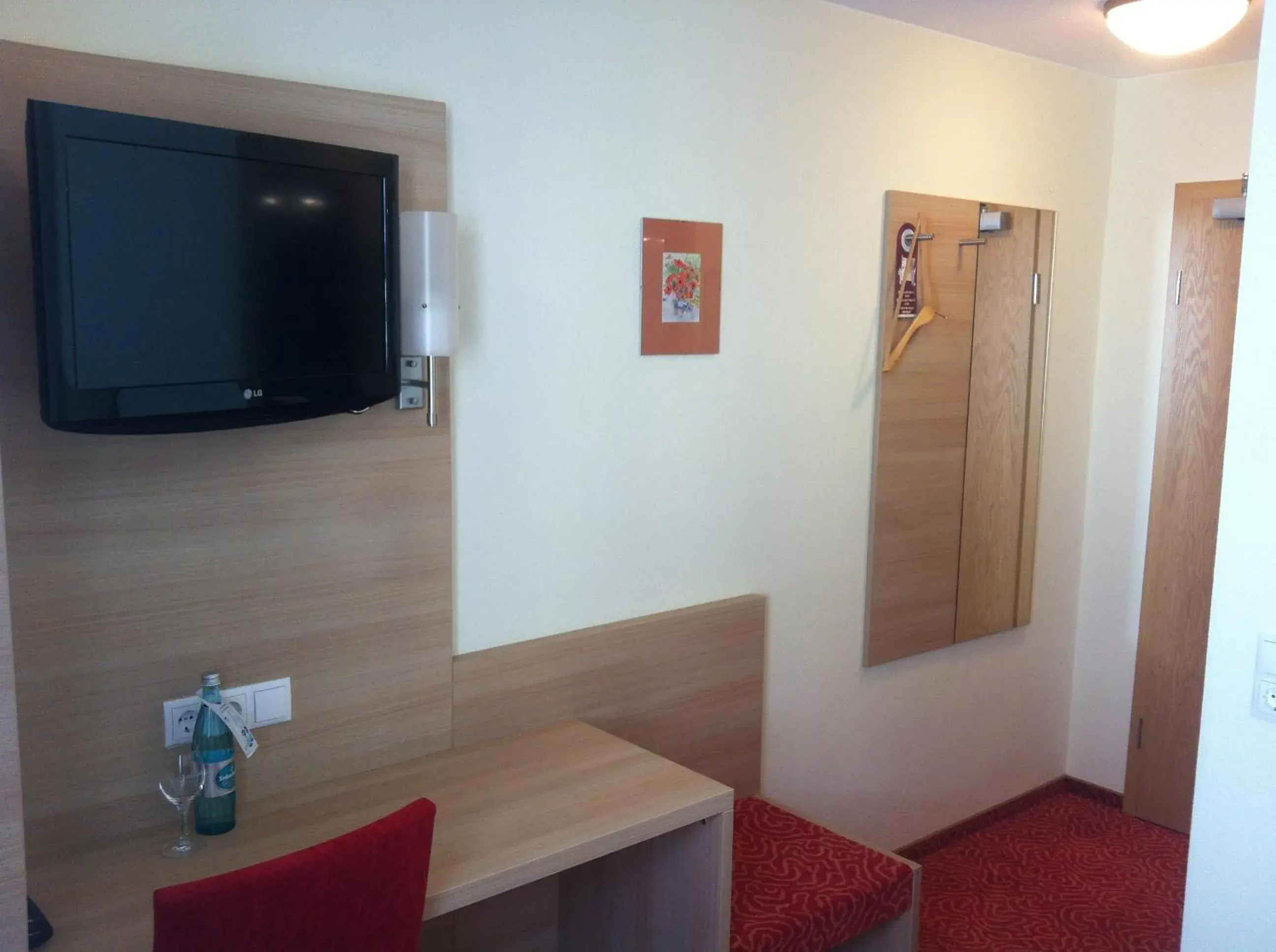 Seating area, TV/Entertainment Center in Tauberhotel Kette