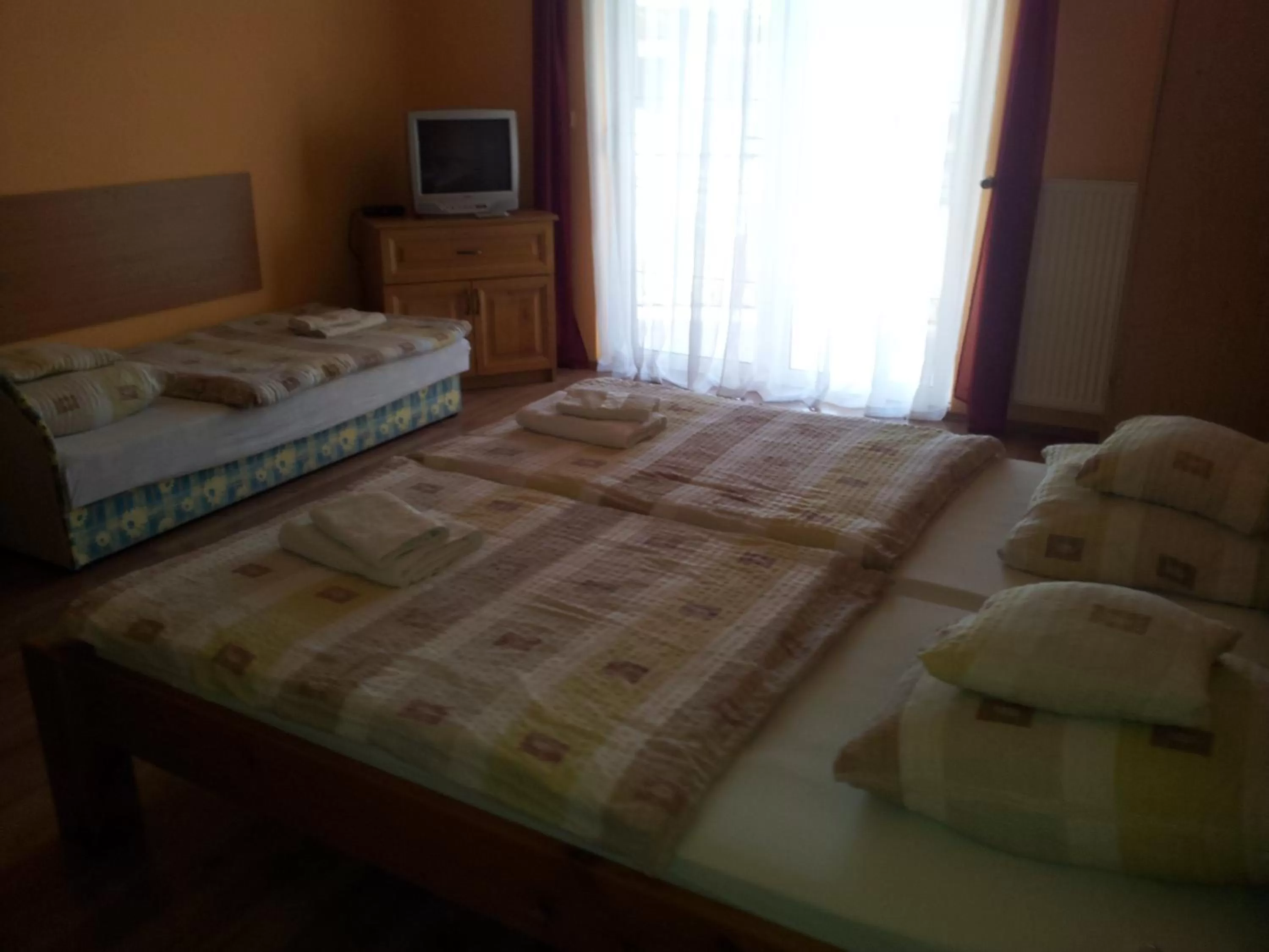 Photo of the whole room, Bed in Mediterrán Panzió
