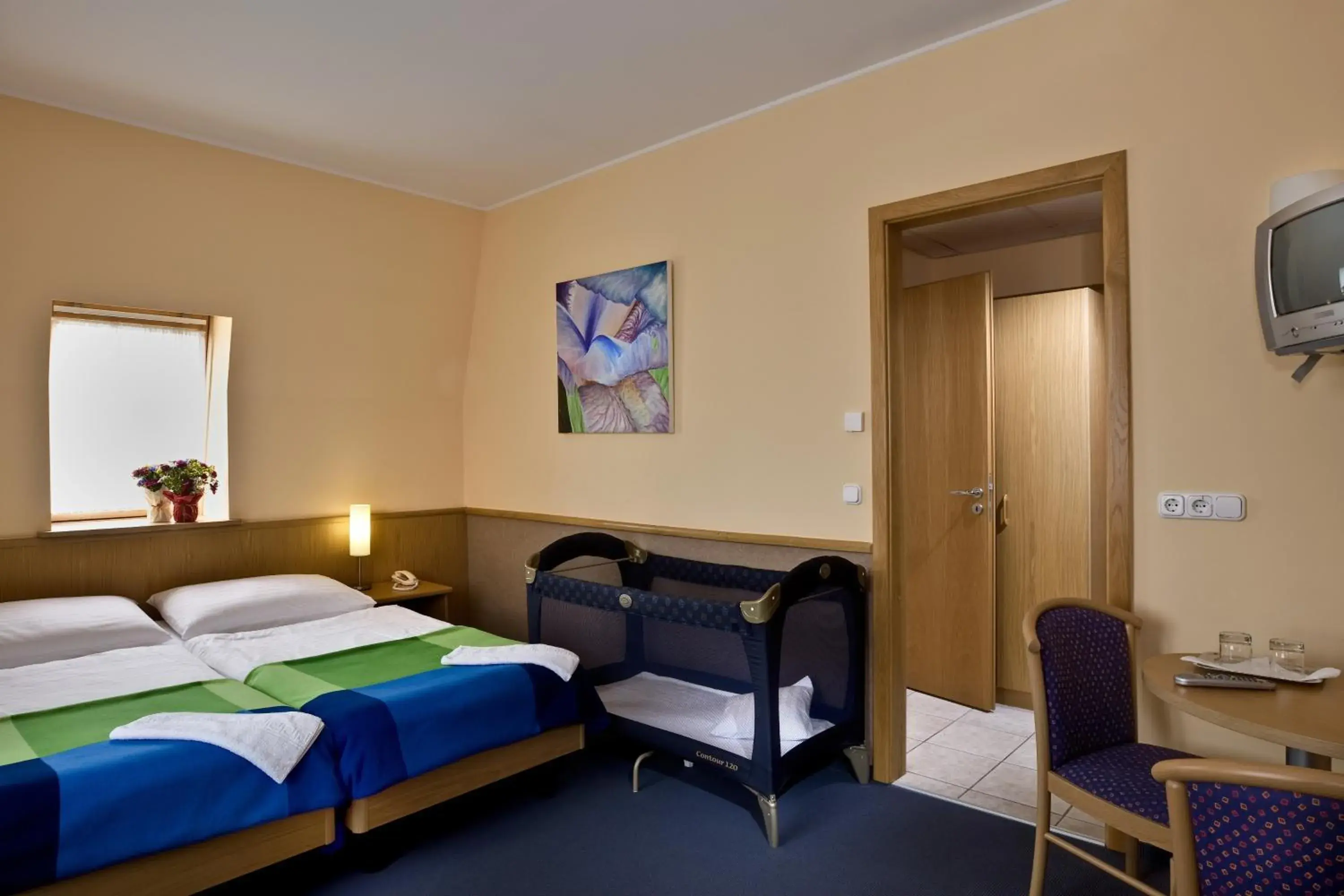 Photo of the whole room, Bed in Jagelló Business Hotel