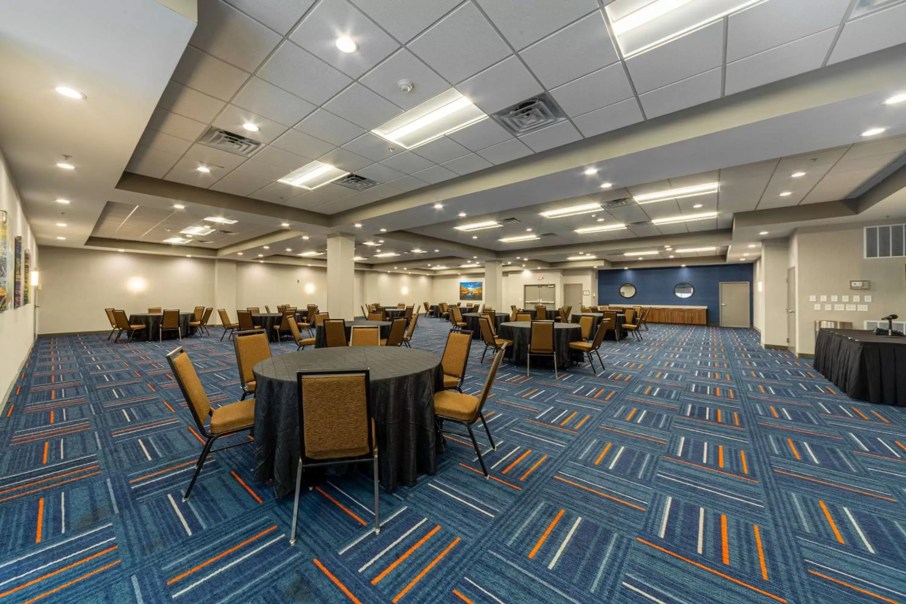 Meeting/conference room, Restaurant/Places to Eat in Hampton Inn Winchester