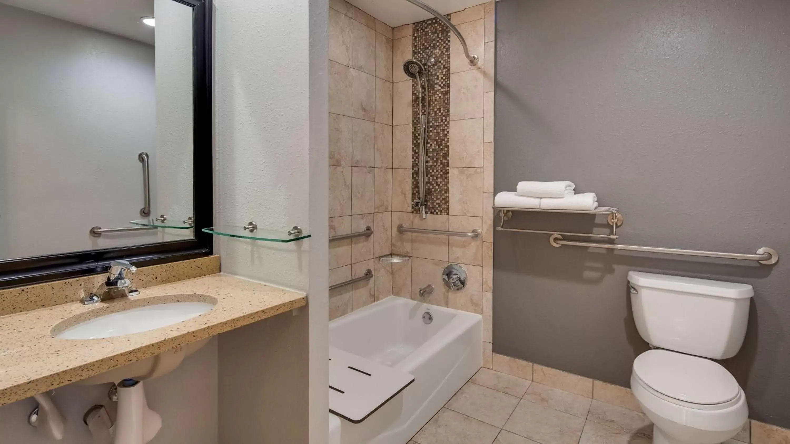 Photo of the whole room, Bathroom in Best Western Plus Milwaukee West