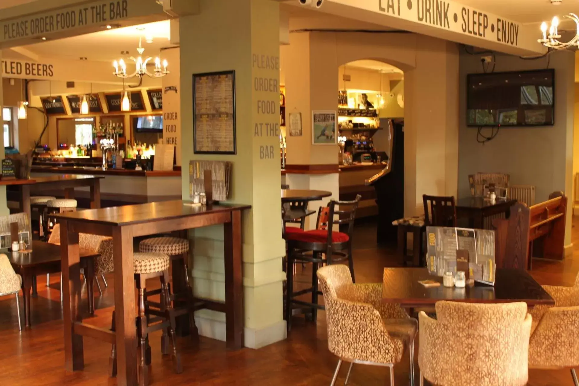 Restaurant/Places to Eat in The Menai Hotel and Bar