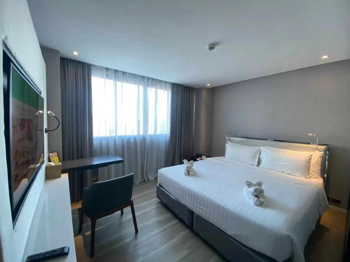 Photo of the whole room, Bed in Citrus Grande Hotel Pattaya by Compass Hospitality