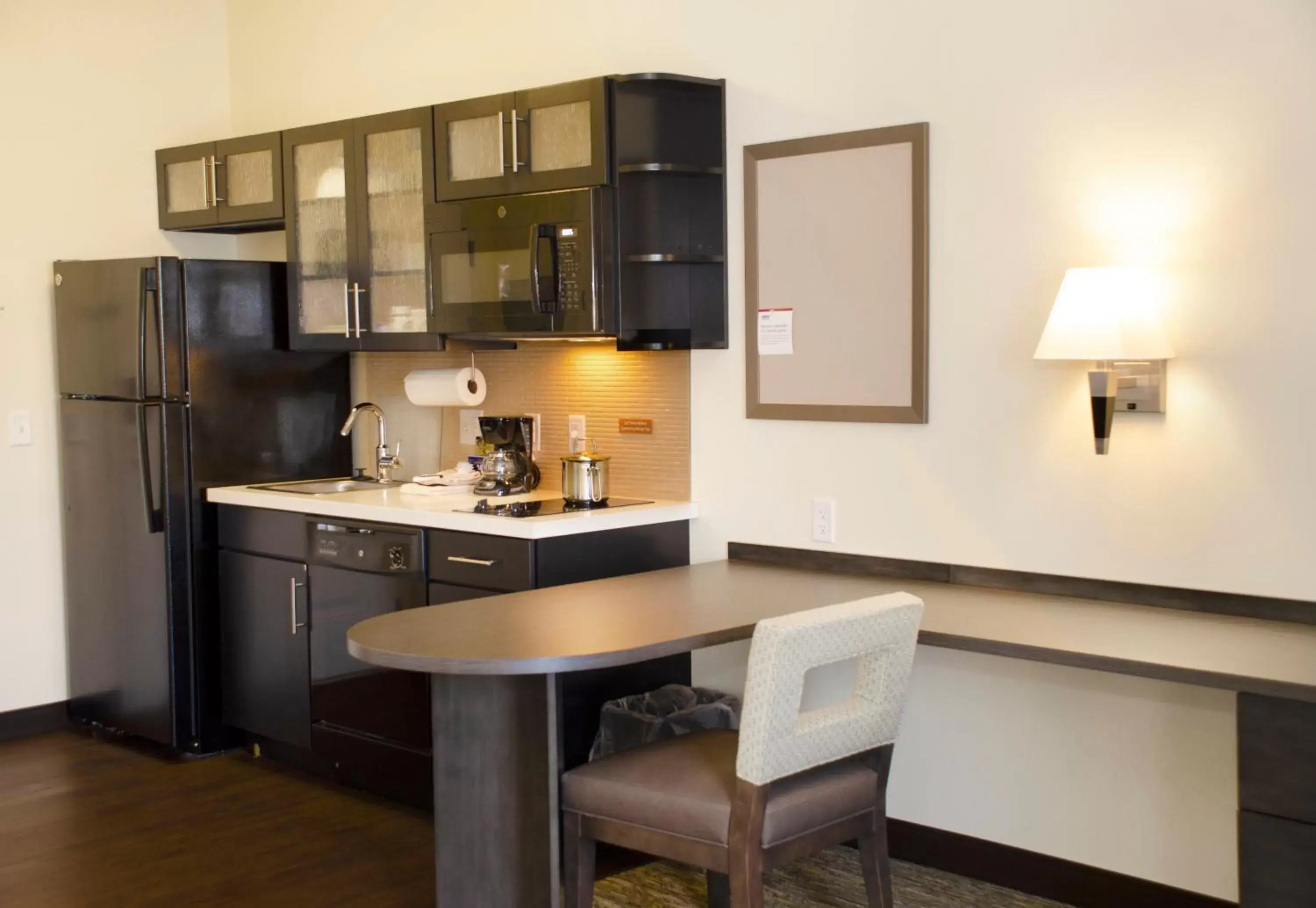 Bedroom, Kitchen/Kitchenette in Candlewood Suites - Lancaster West, an IHG Hotel