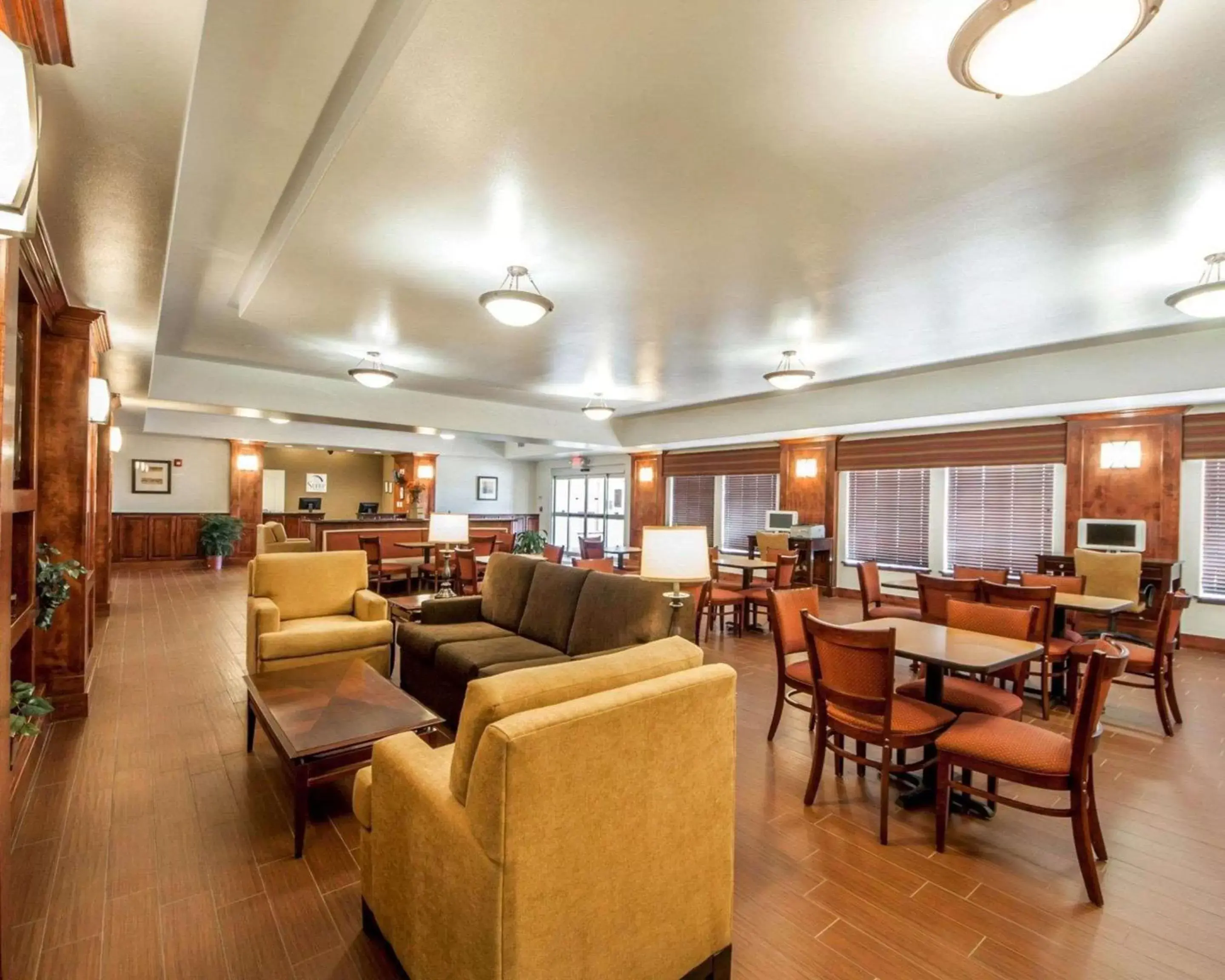 Lobby or reception, Restaurant/Places to Eat in Sleep Inn & Suites Lawton Near Fort Sill