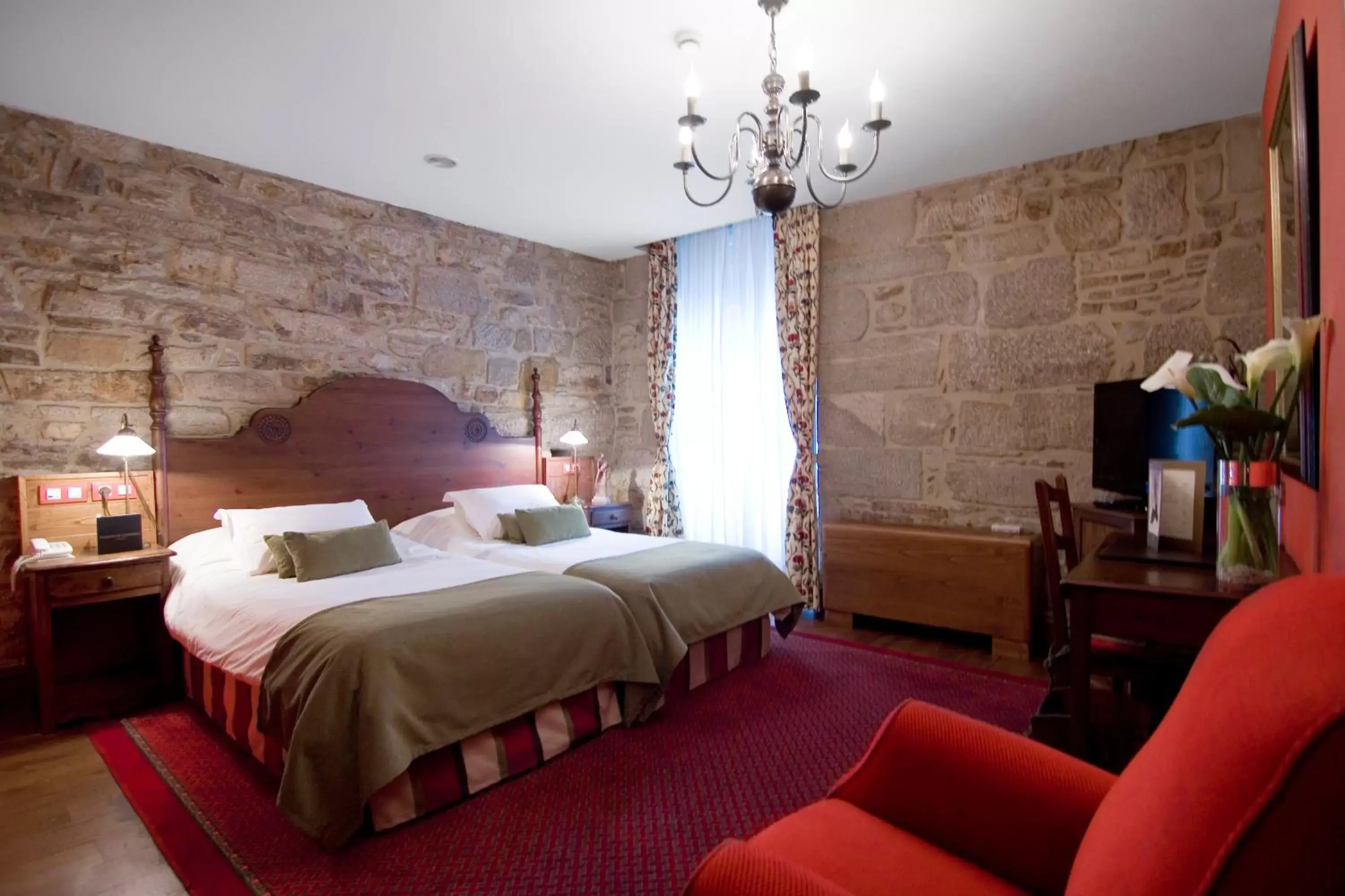 Photo of the whole room in Hotel Virxe da Cerca by Pousadas de Compostela