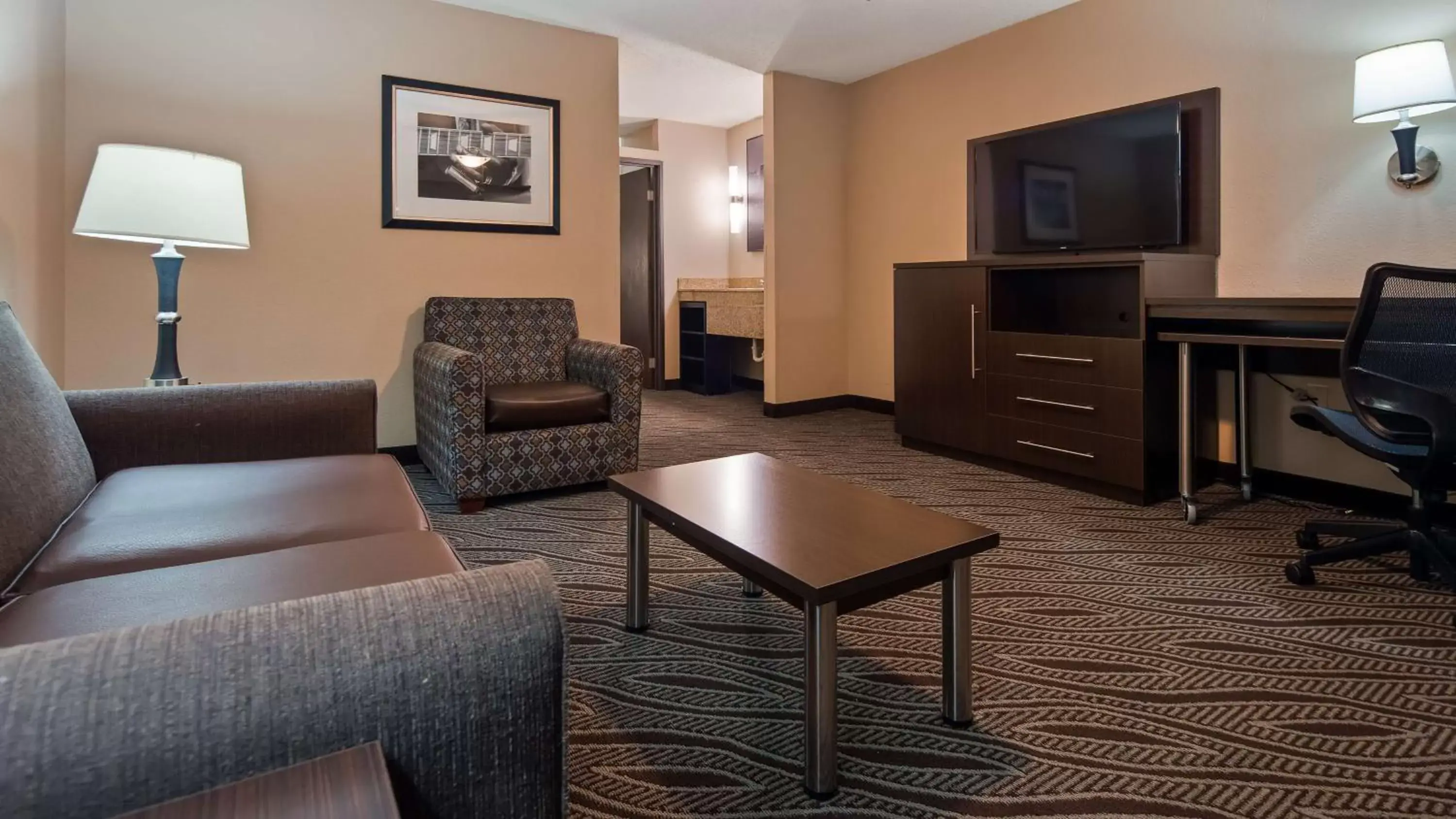 King Suite in Best Western Plus Galleria Inn & Suites King Suite in Best Western Plus Galleria Inn & Suites