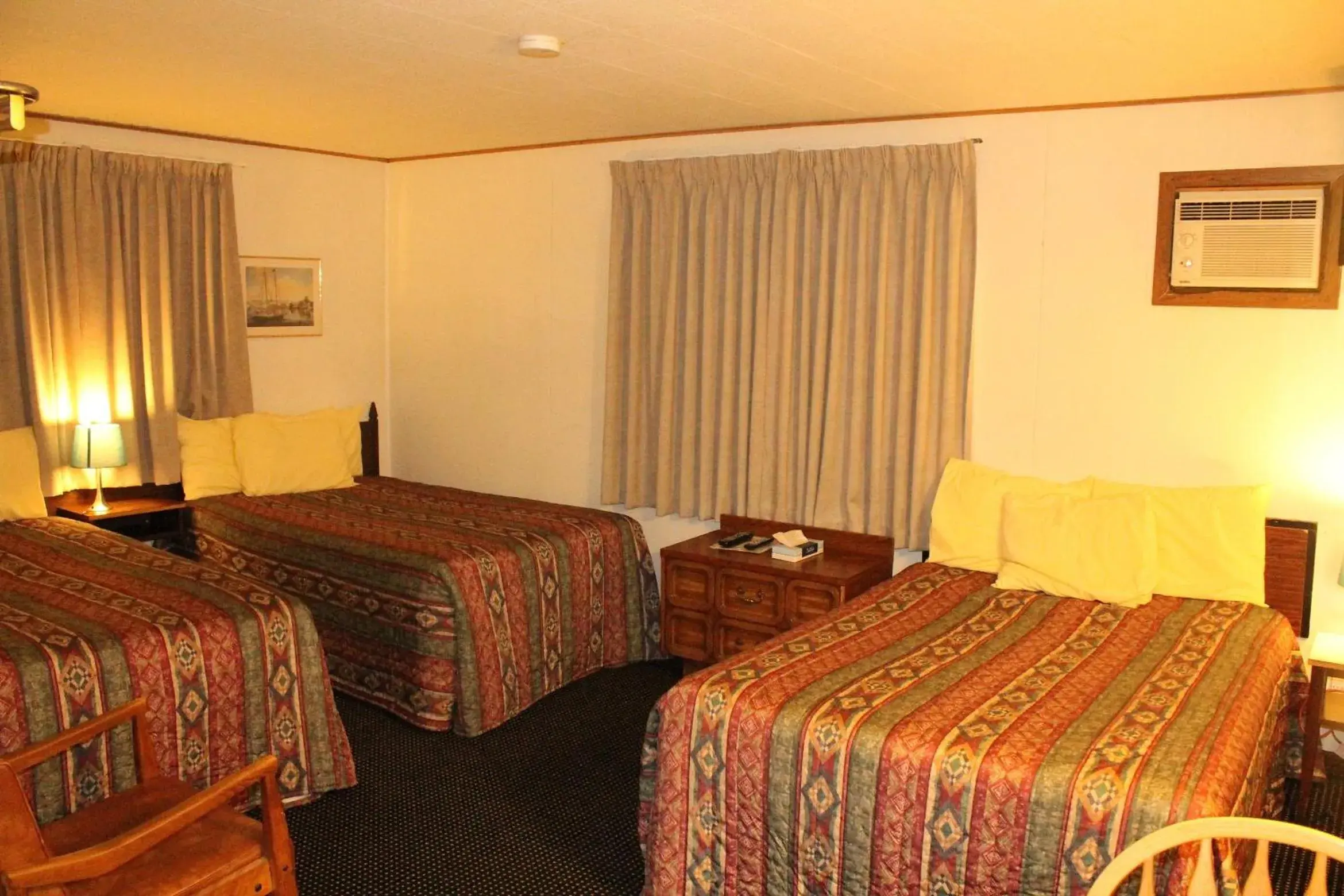 Triple Room with Three Double Beds and Kitchenette - Smoking in Tel Star Motel