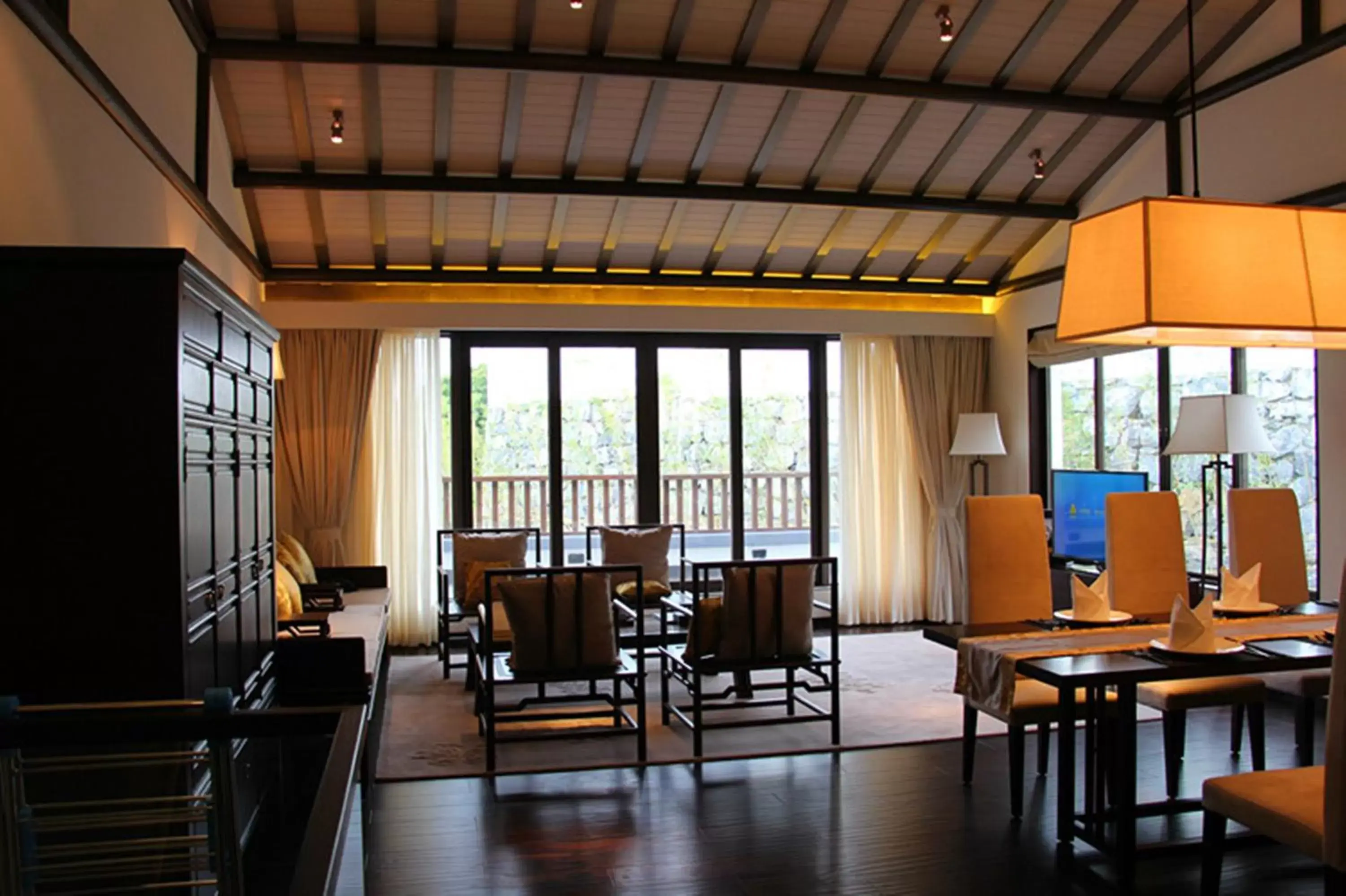 Balcony/Terrace, Restaurant/Places to Eat in Banyan Tree Hotel Huangshan-The Ancient Charm of Huizhou, a Paradise