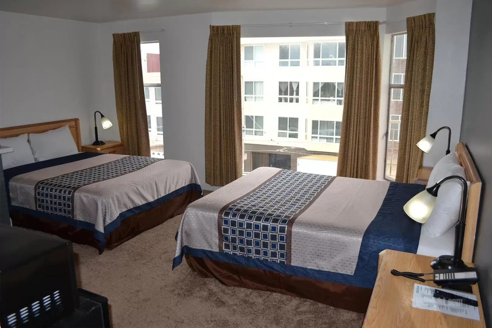 Photo of the whole room, Bed in Beach Motel