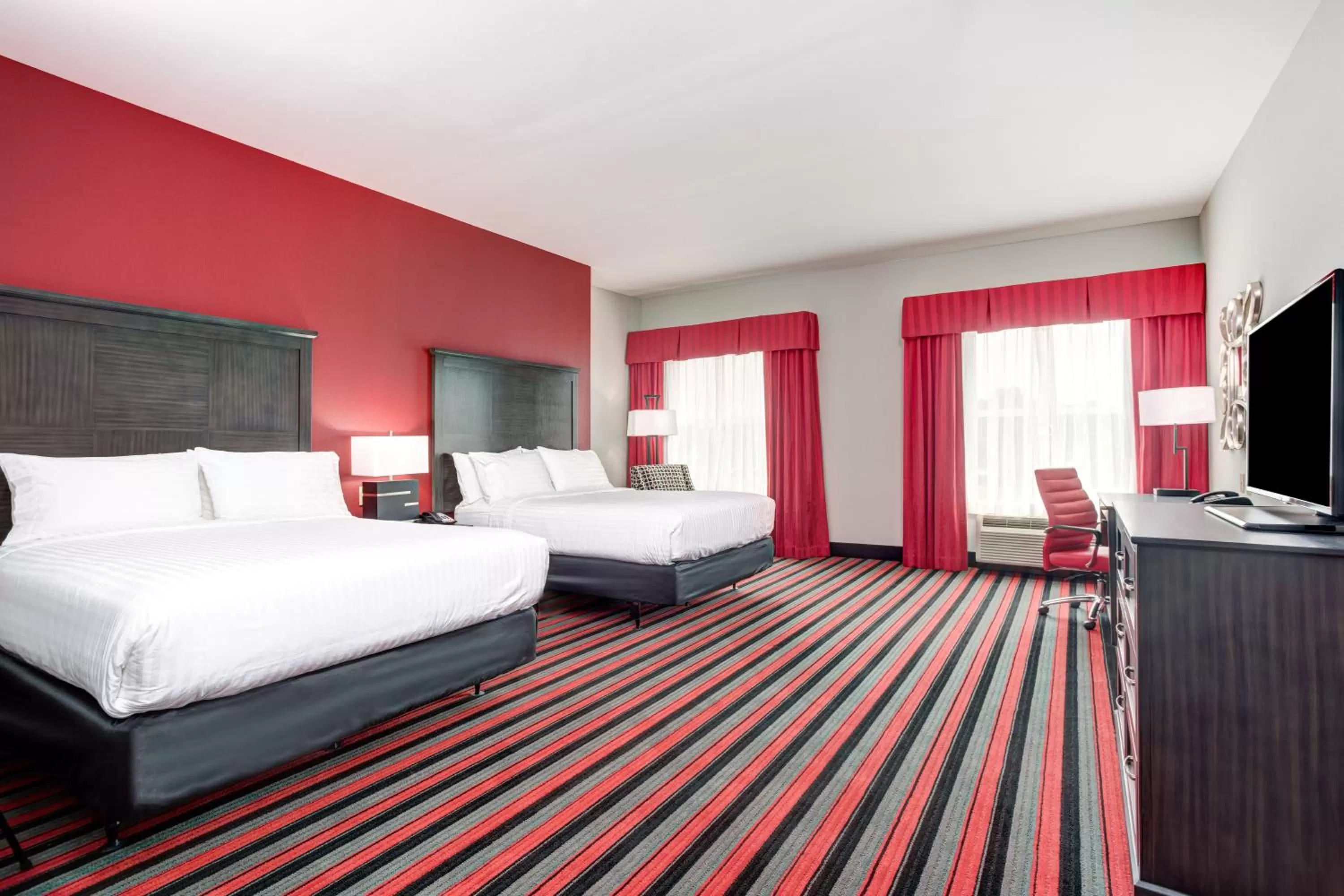 Photo of the whole room, Bed in Holiday Inn Lafayette North by IHG