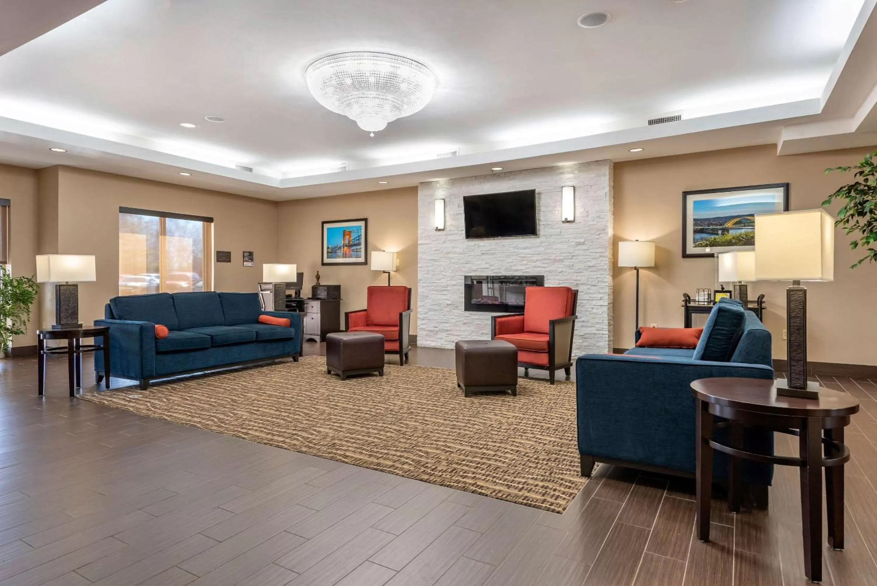 Lobby or reception in Holiday Inn Express & Suites Hebron - Cincinnati Airport by IHG