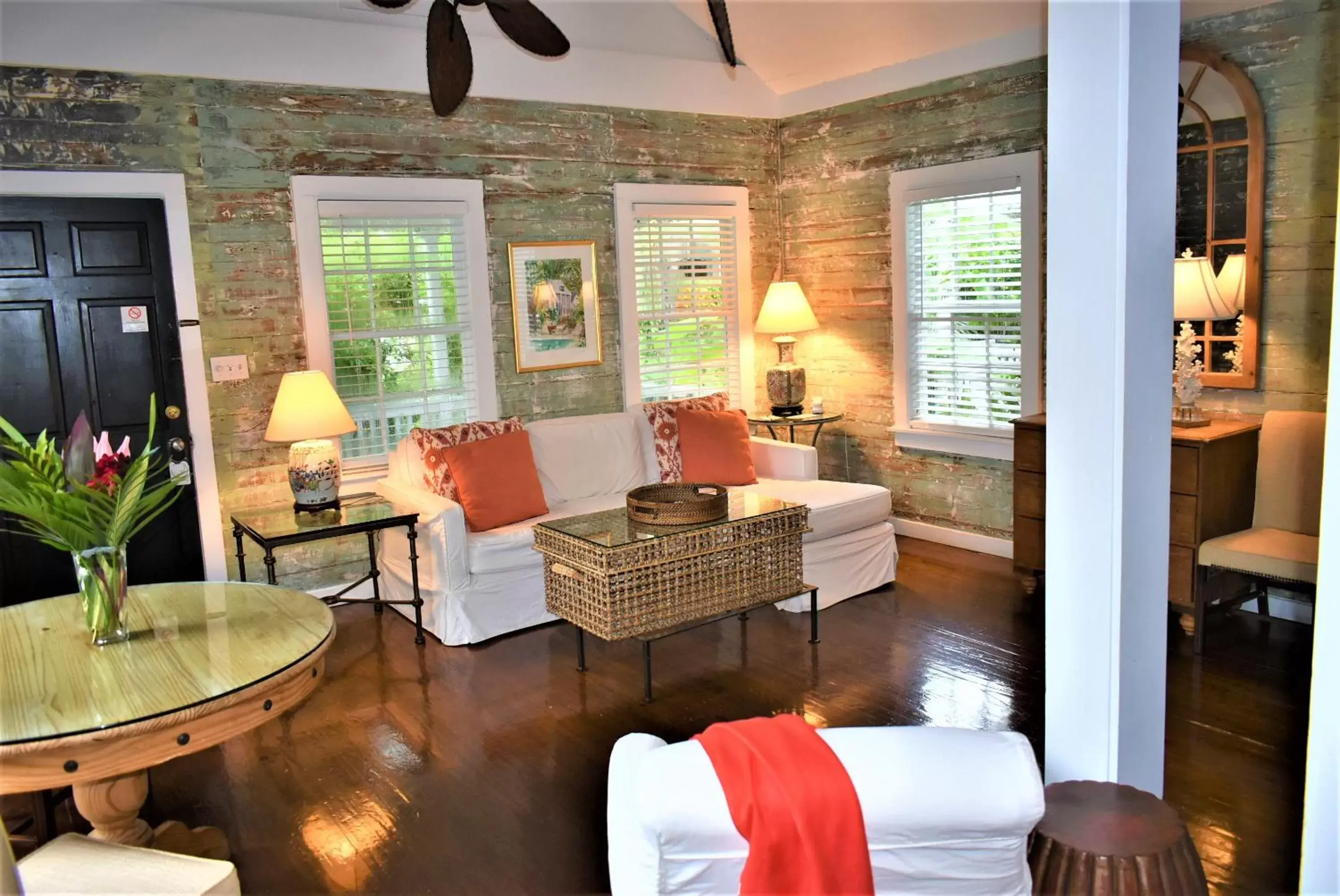 Living room in Simonton Court Historic Inn & Cottages