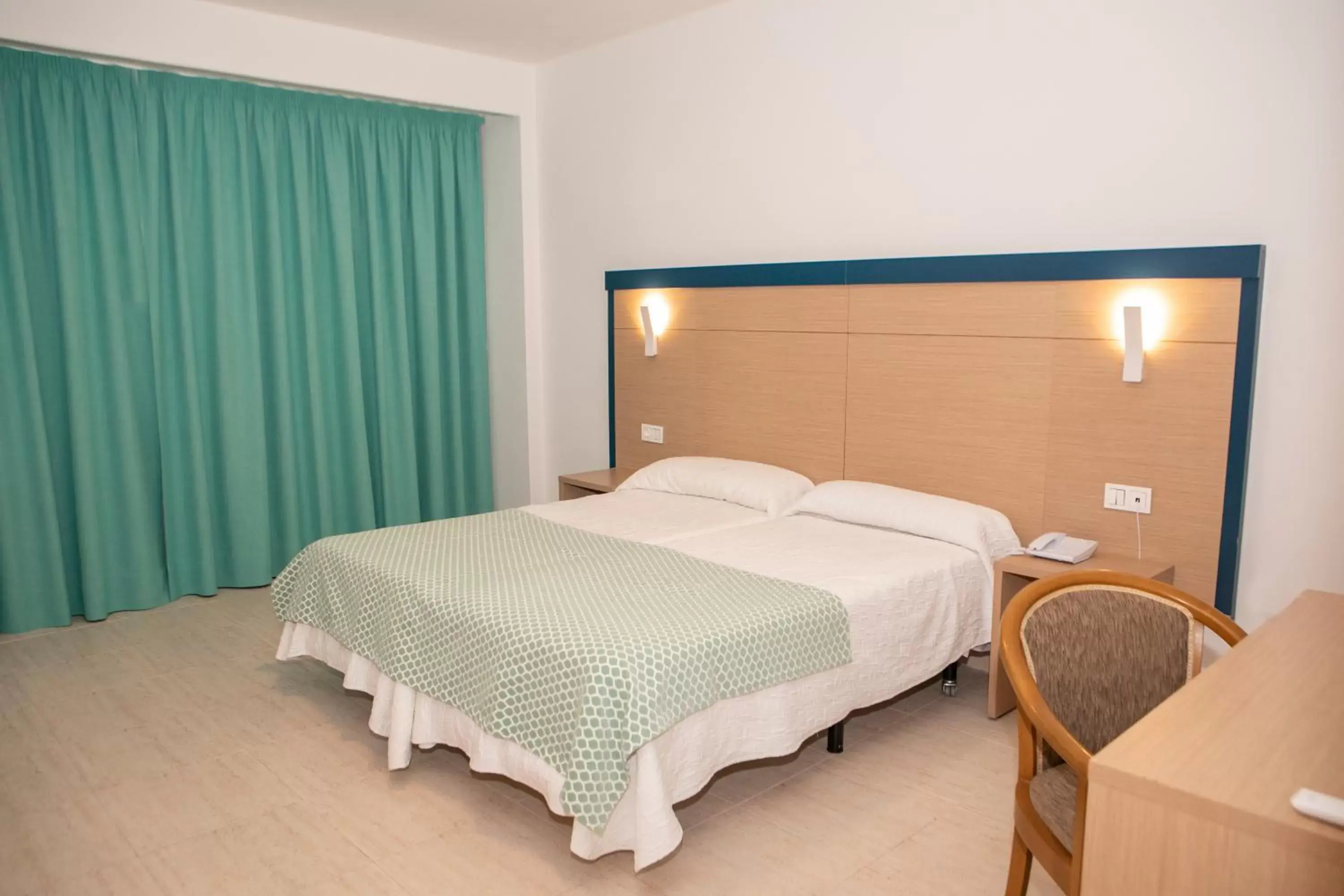 Bedroom, Bed in Hotel Apartamentos Pyr Fuengirola