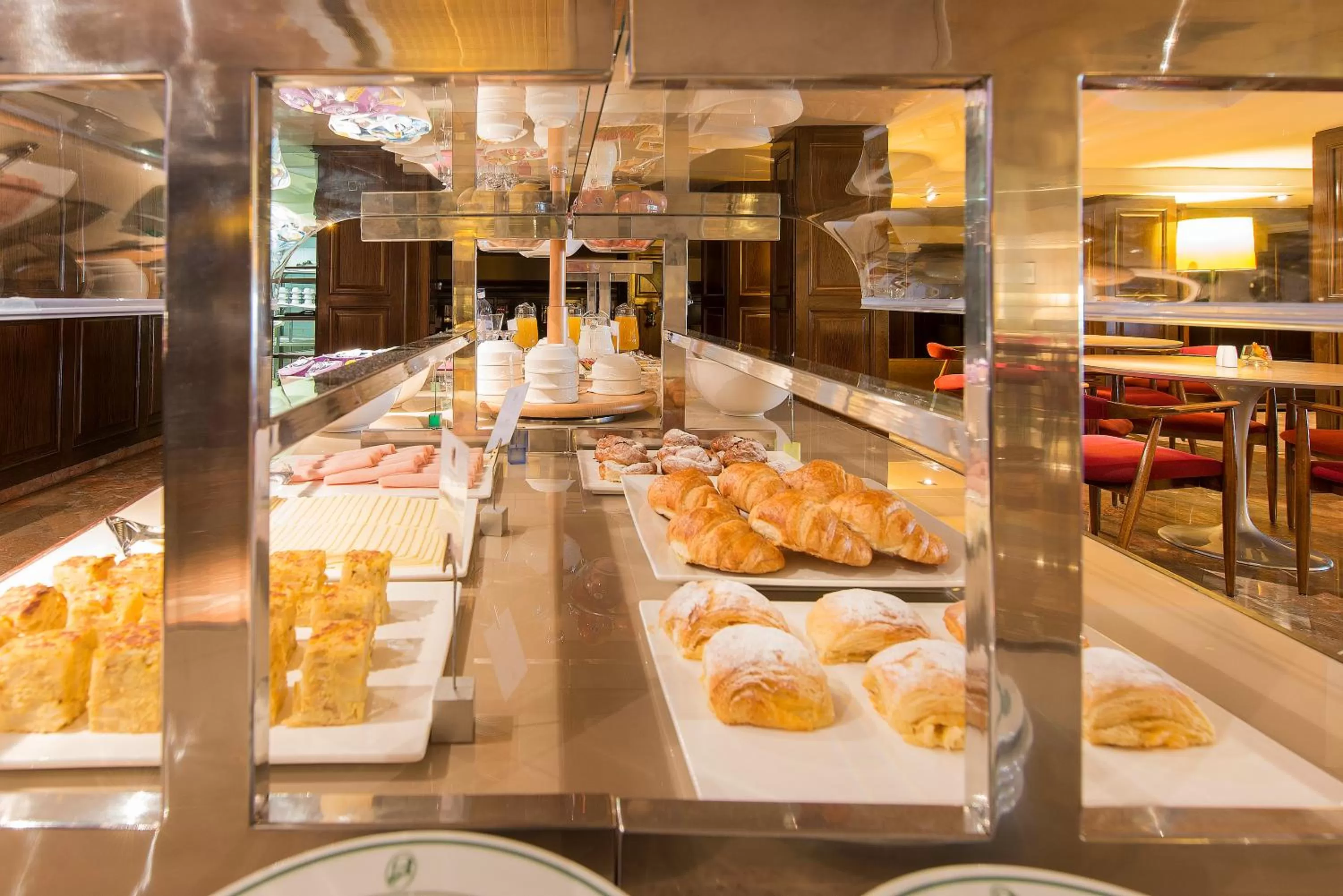 Restaurant/places to eat in Hotel Goya