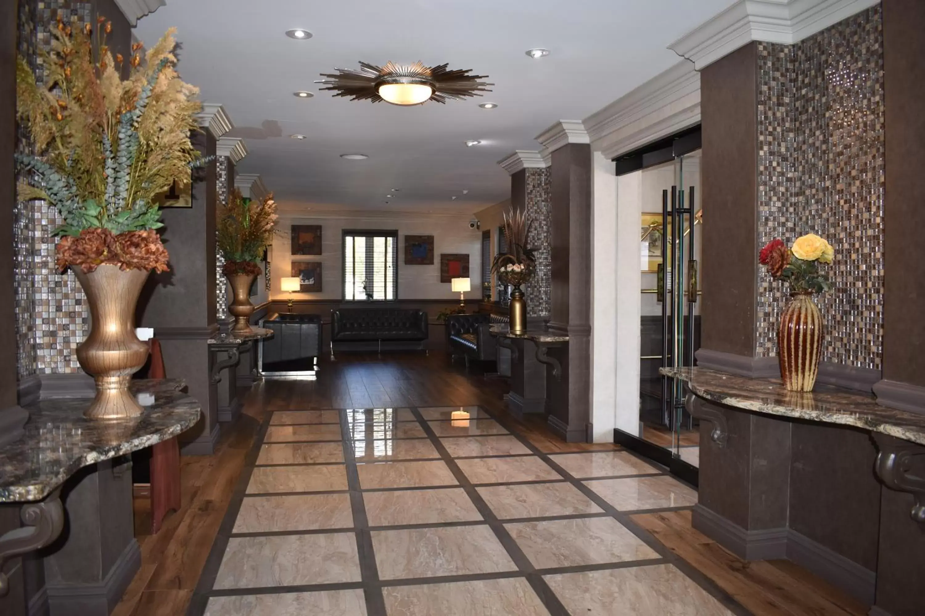 Lobby or reception in East Norwich Inn Lobby or reception in East Norwich Inn