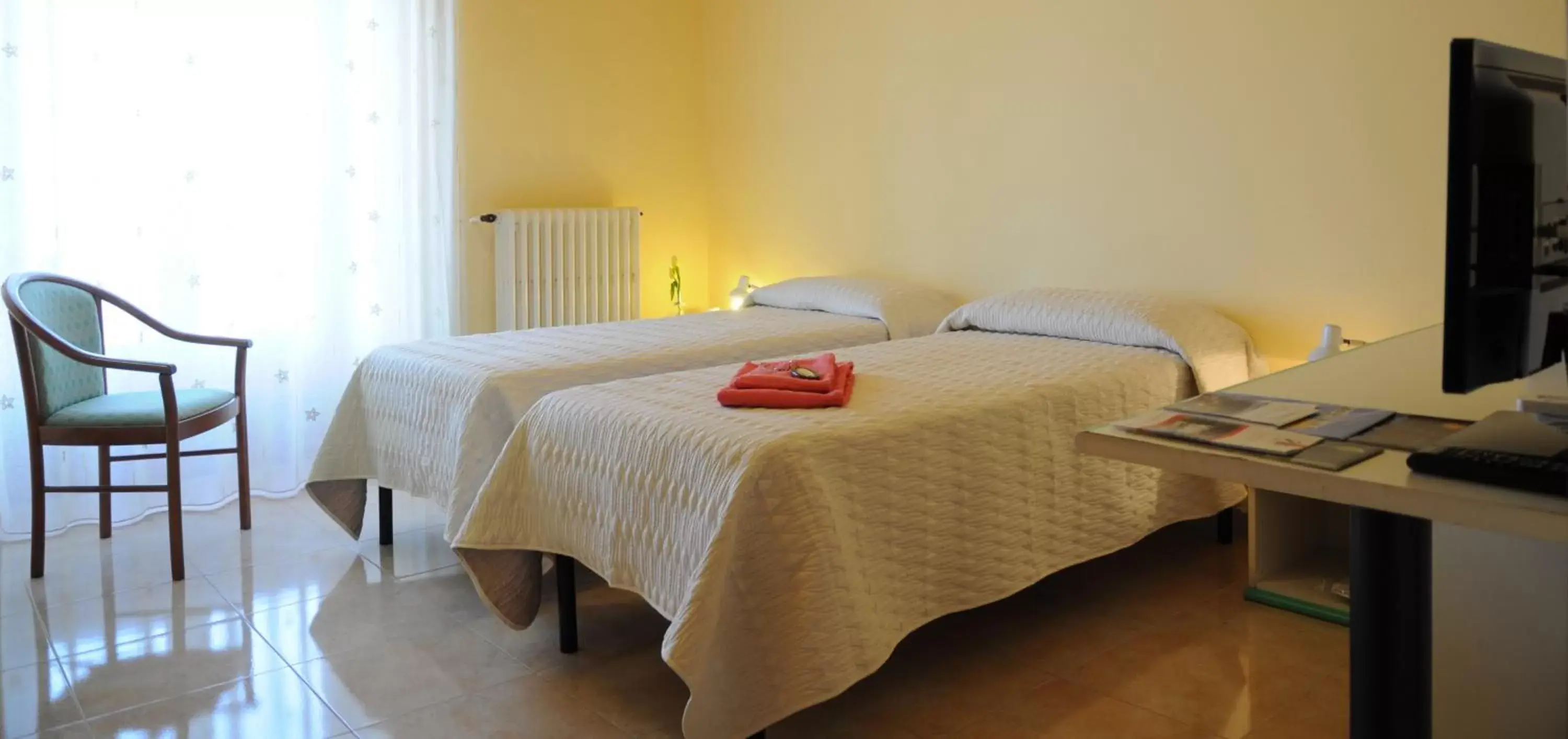 View (from property/room), Bed in Albergo Villa Nobile
