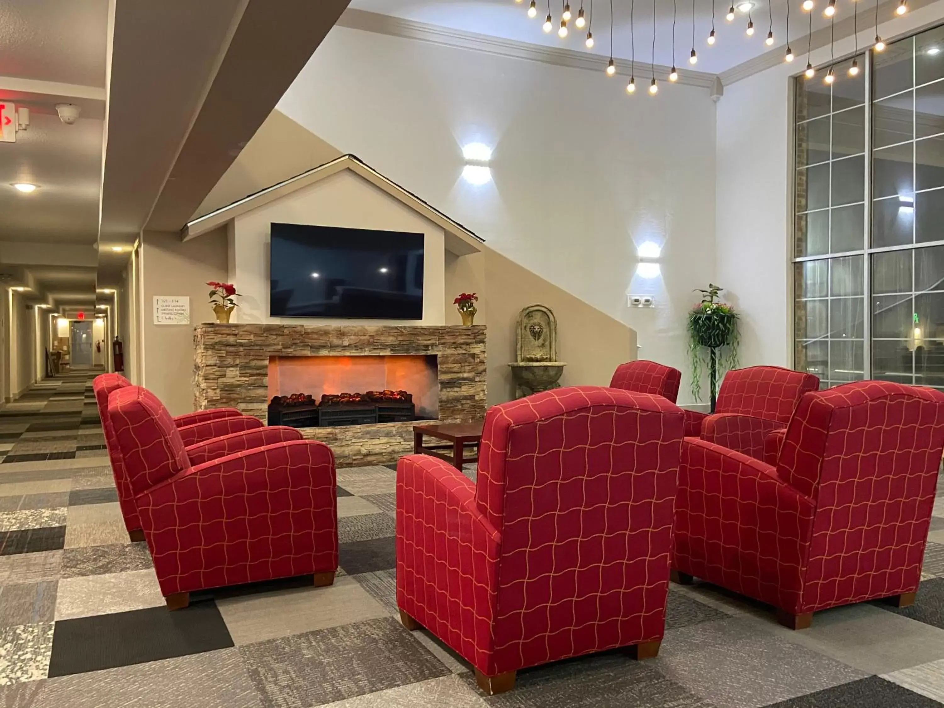 Lobby or reception, Seating Area in University Inn of Carbondale