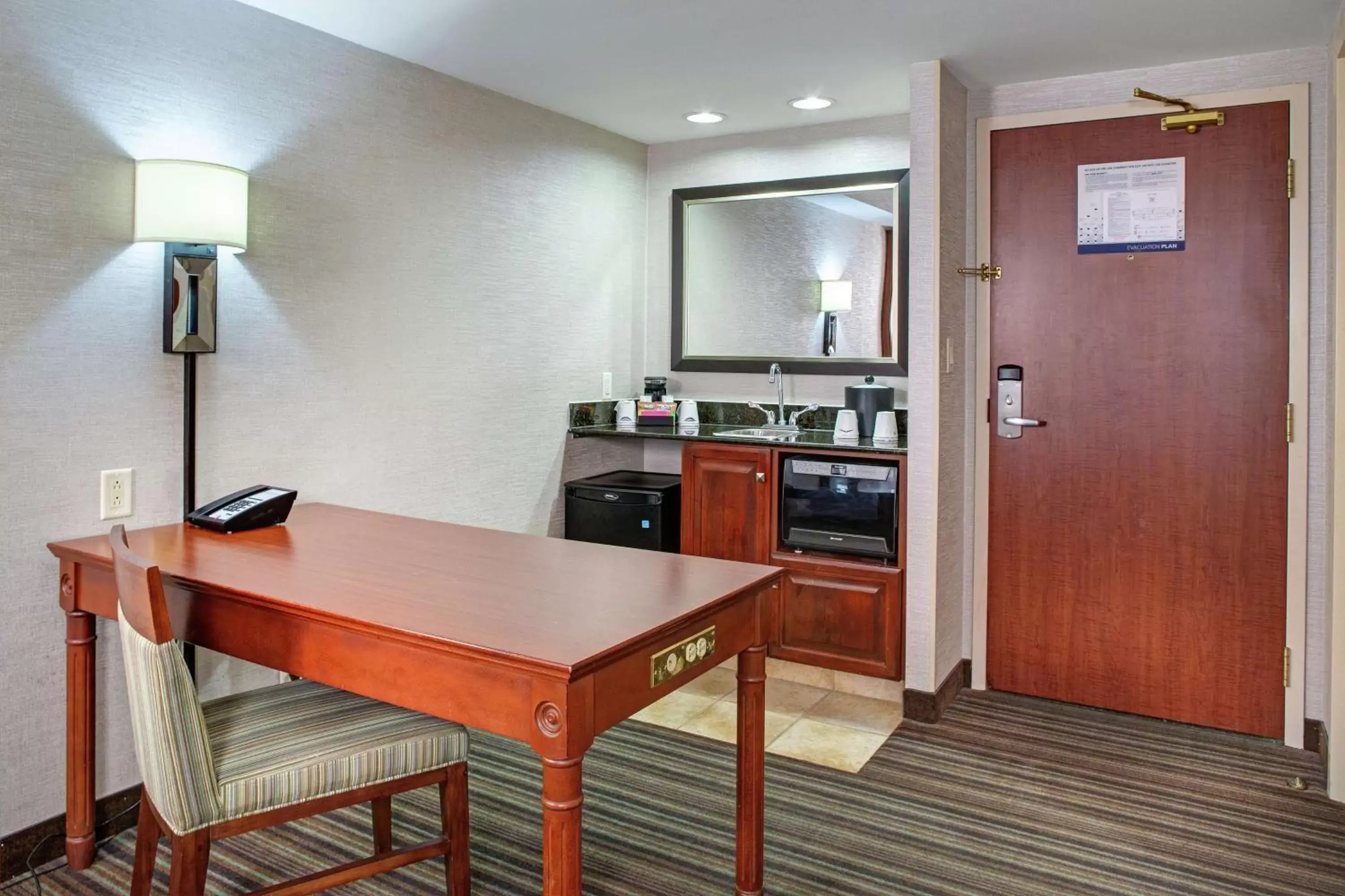 Bedroom, Kitchen/Kitchenette in Hampton Inn & Suites by Hilton Toronto Airport