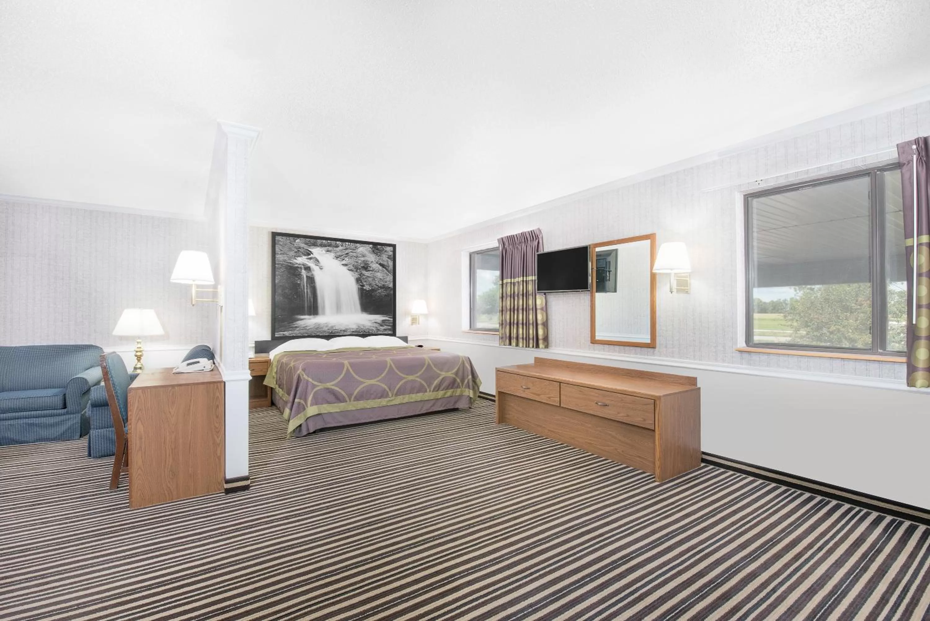 Photo of the whole room, Bed in Wrangler Hotel Morris