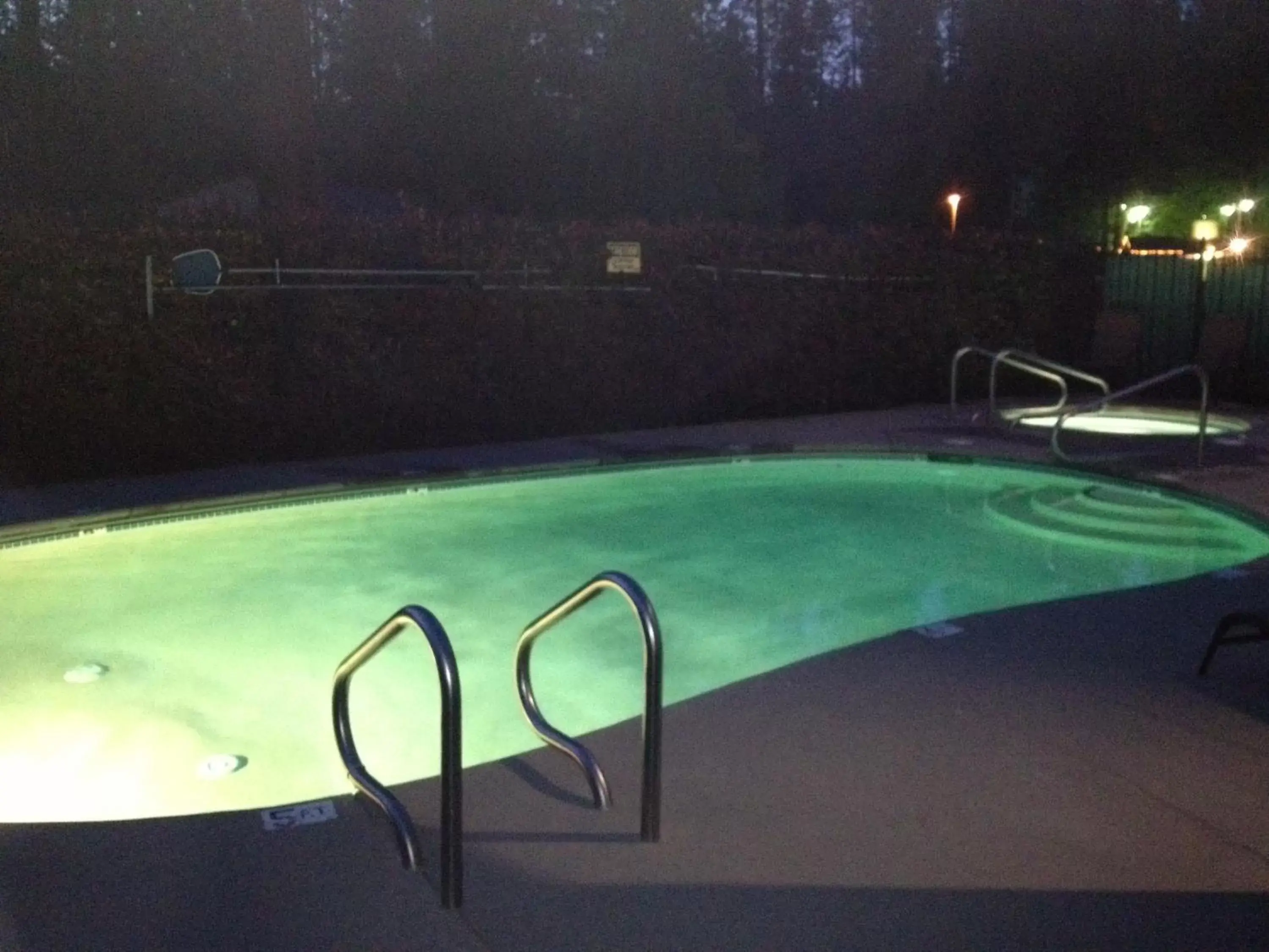 Swimming Pool in Wildwood Inn