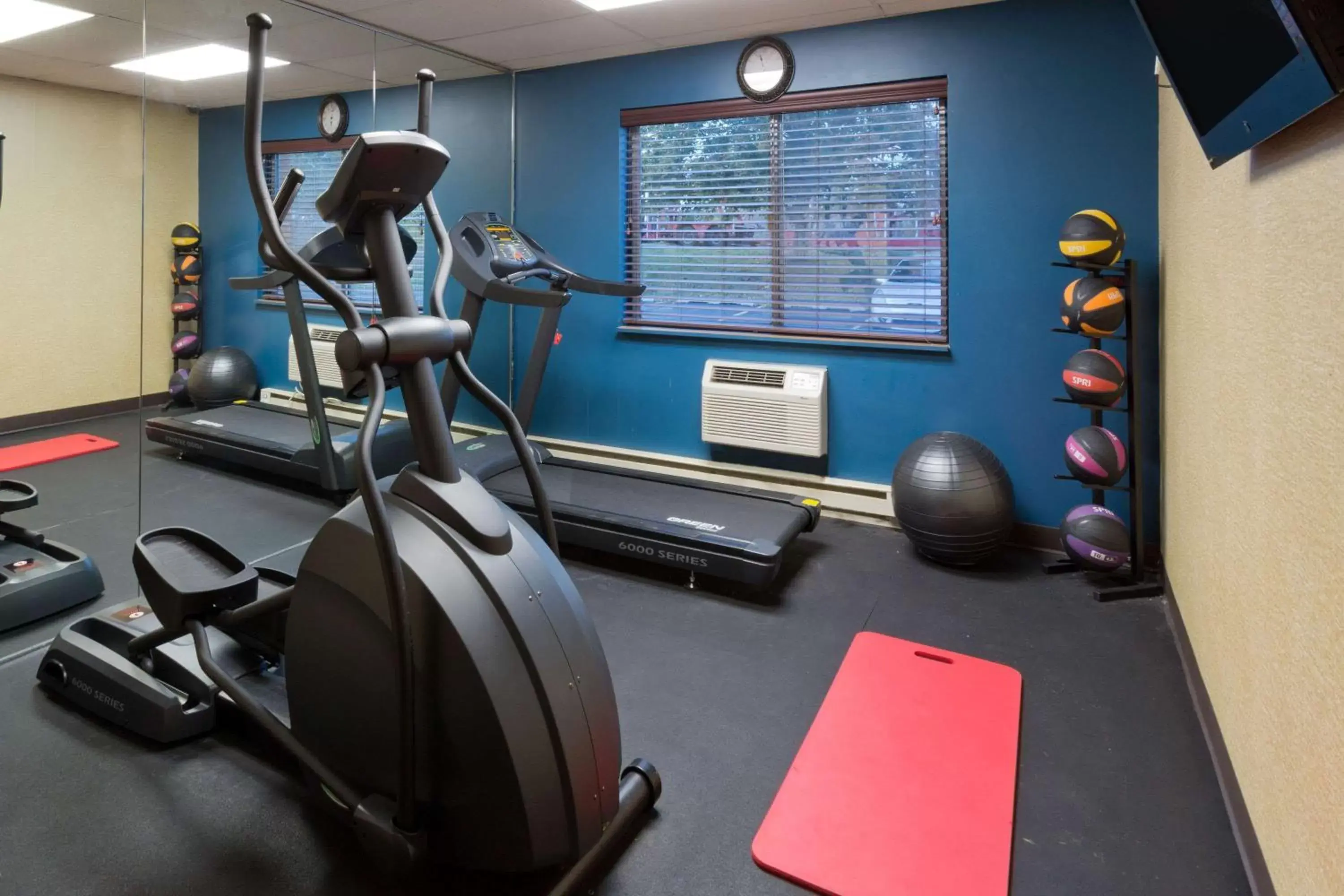 Fitness centre/facilities, Fitness Center/Facilities in Days Inn by Wyndham Rockford
