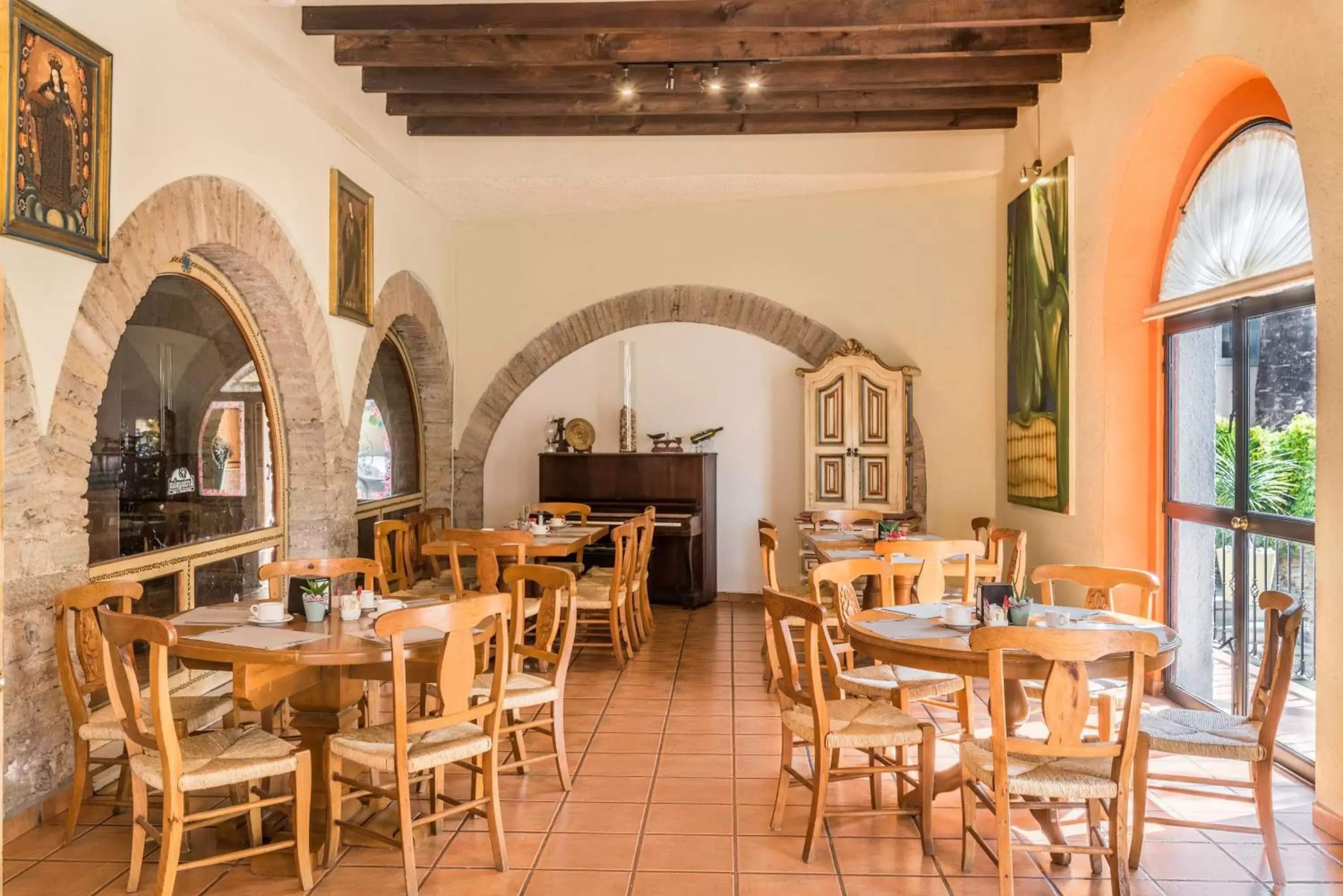 Restaurant/Places to Eat in Hotel Abadia Tradicional