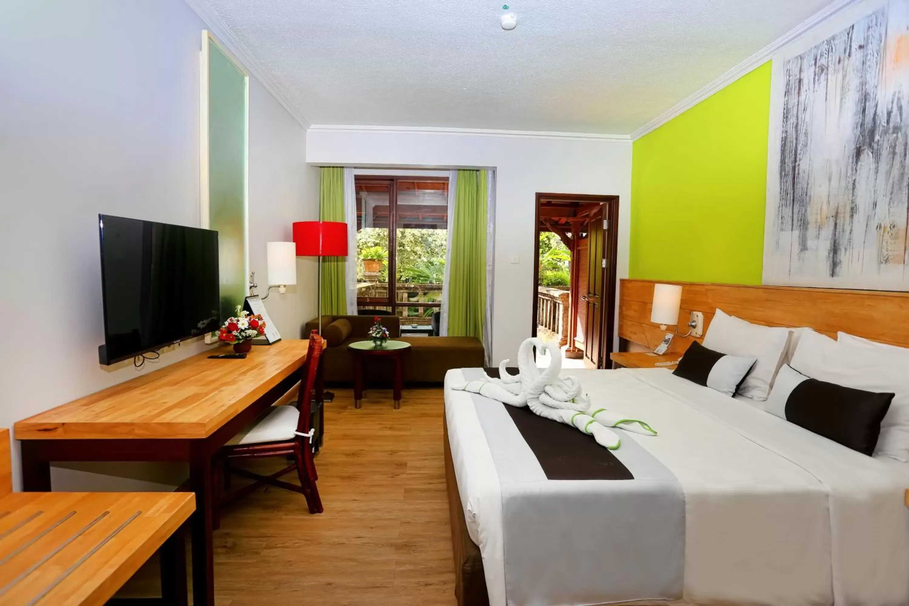 Bedroom, TV/Entertainment Center in Prime Plaza Hotel Sanur – Bali