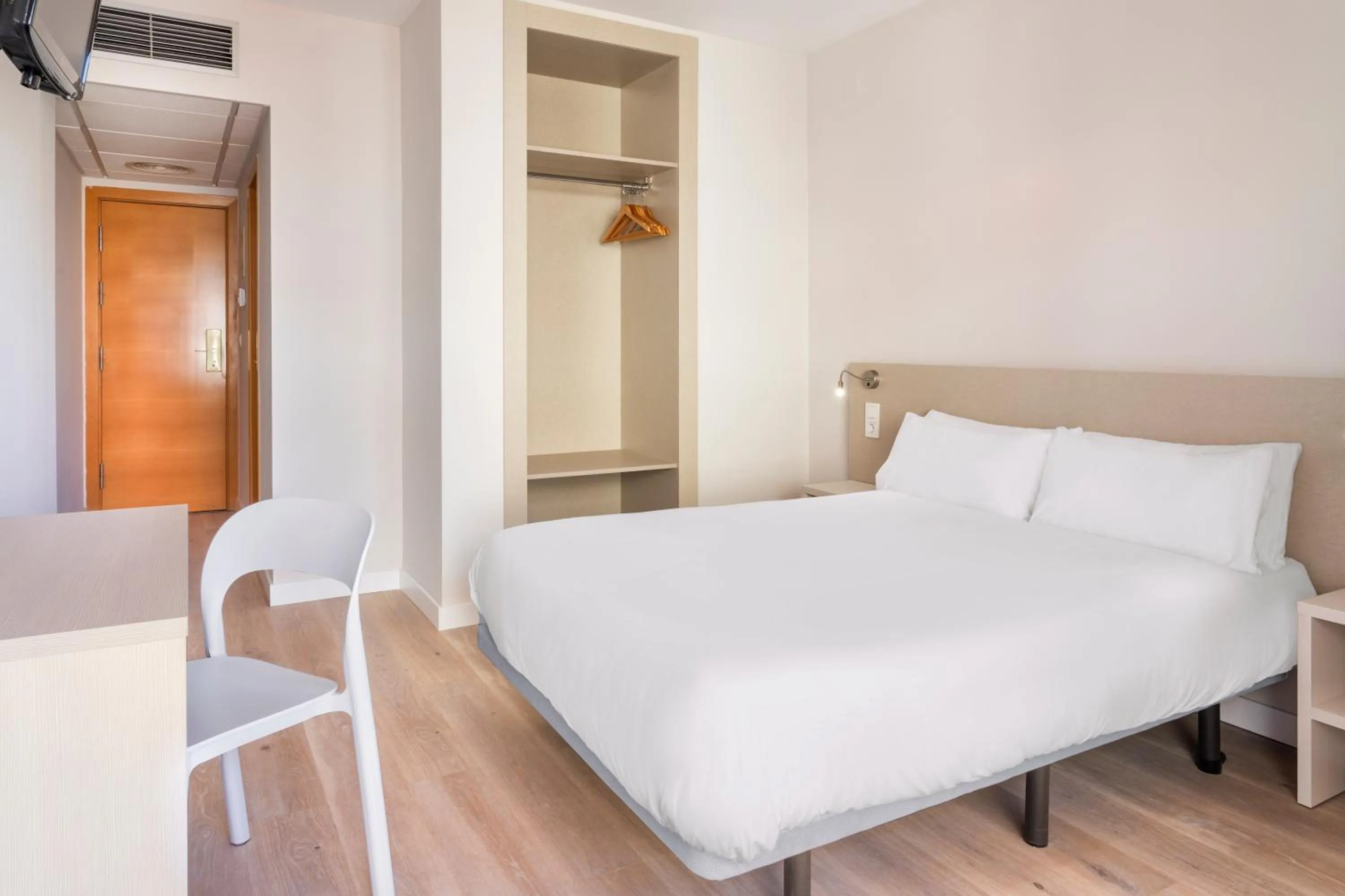 Bedroom, Bed in Hotel Andalucía