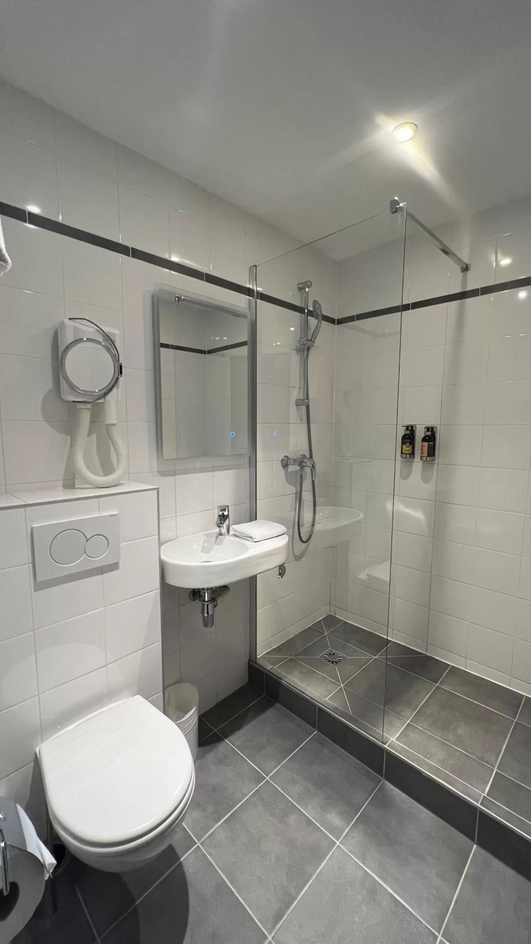 Bathroom in ibis styles Paris Montmartre Batignolles