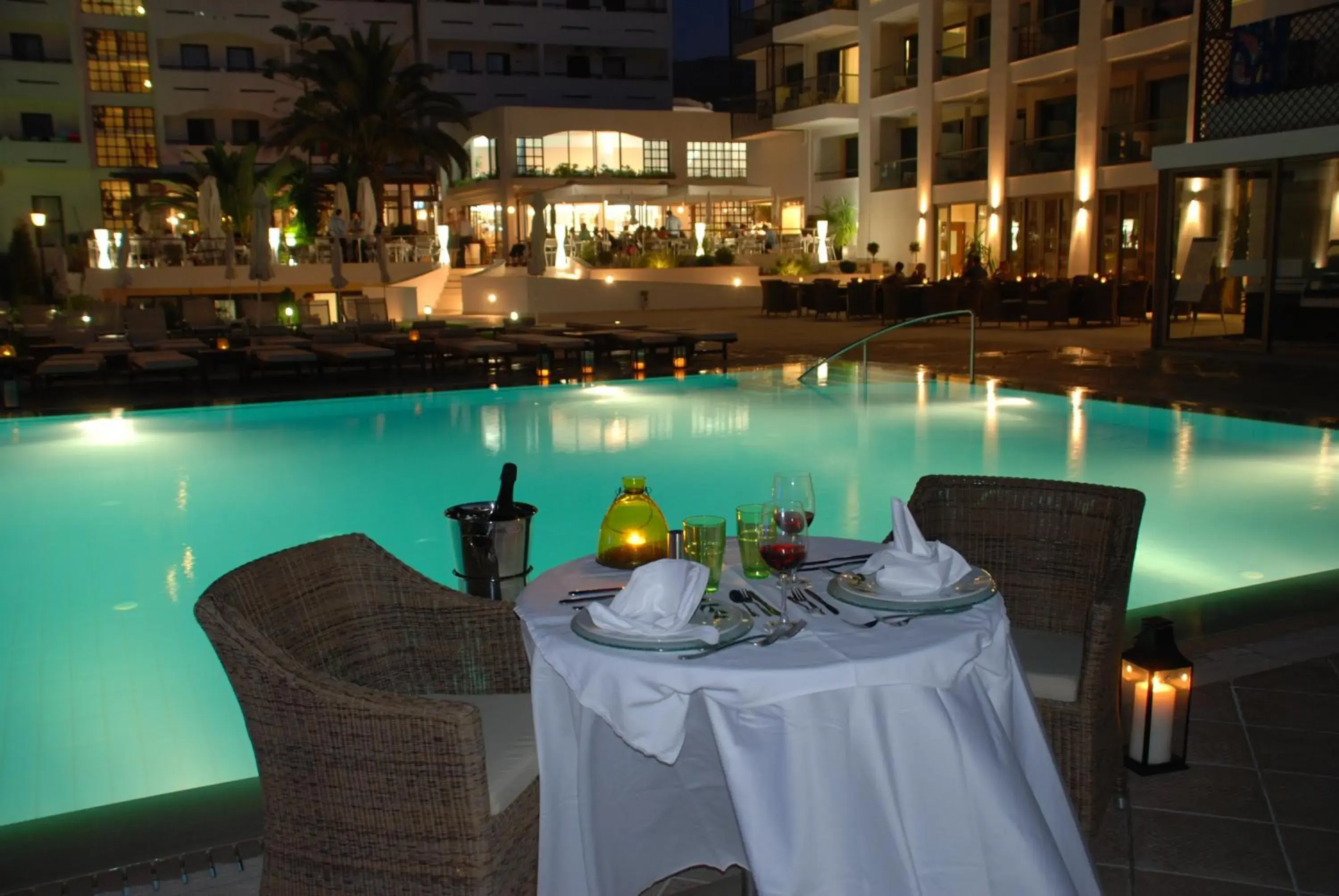 Restaurant/places to eat, Swimming Pool in Albatros Spa & Resort Hotel