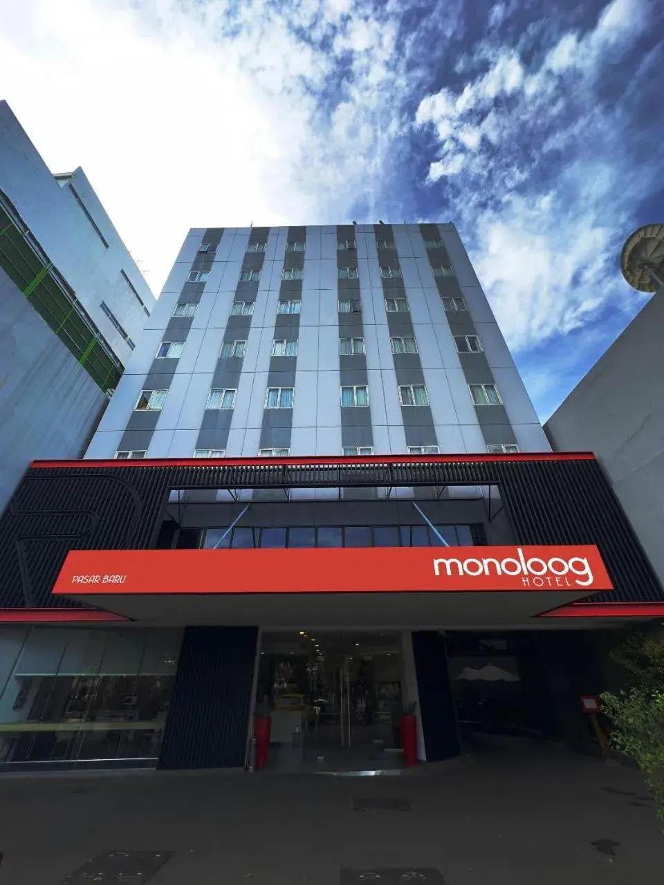 Property Building in Monoloog Hotel Pasar Baru