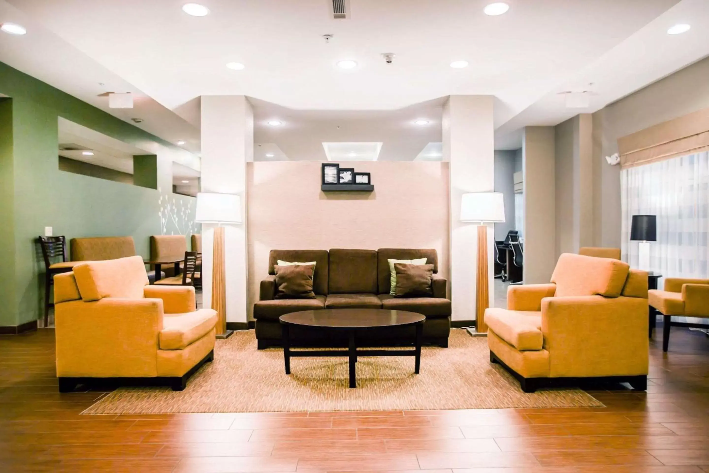 Lobby or reception, Seating Area in Sleep Inn & Suites Marion - Military Institute