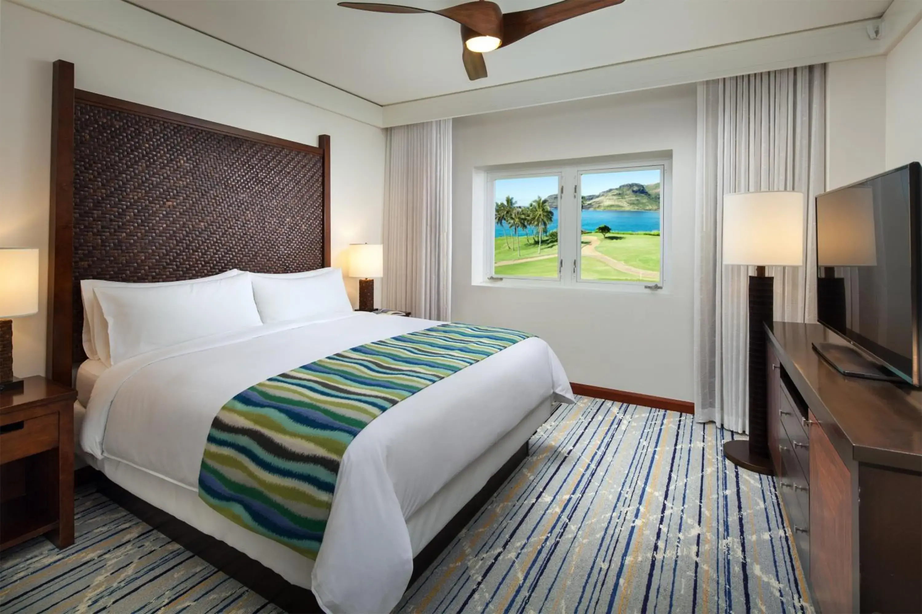 Bedroom, Bed in Marriott's Kauai Lagoons - Kalanipu'u