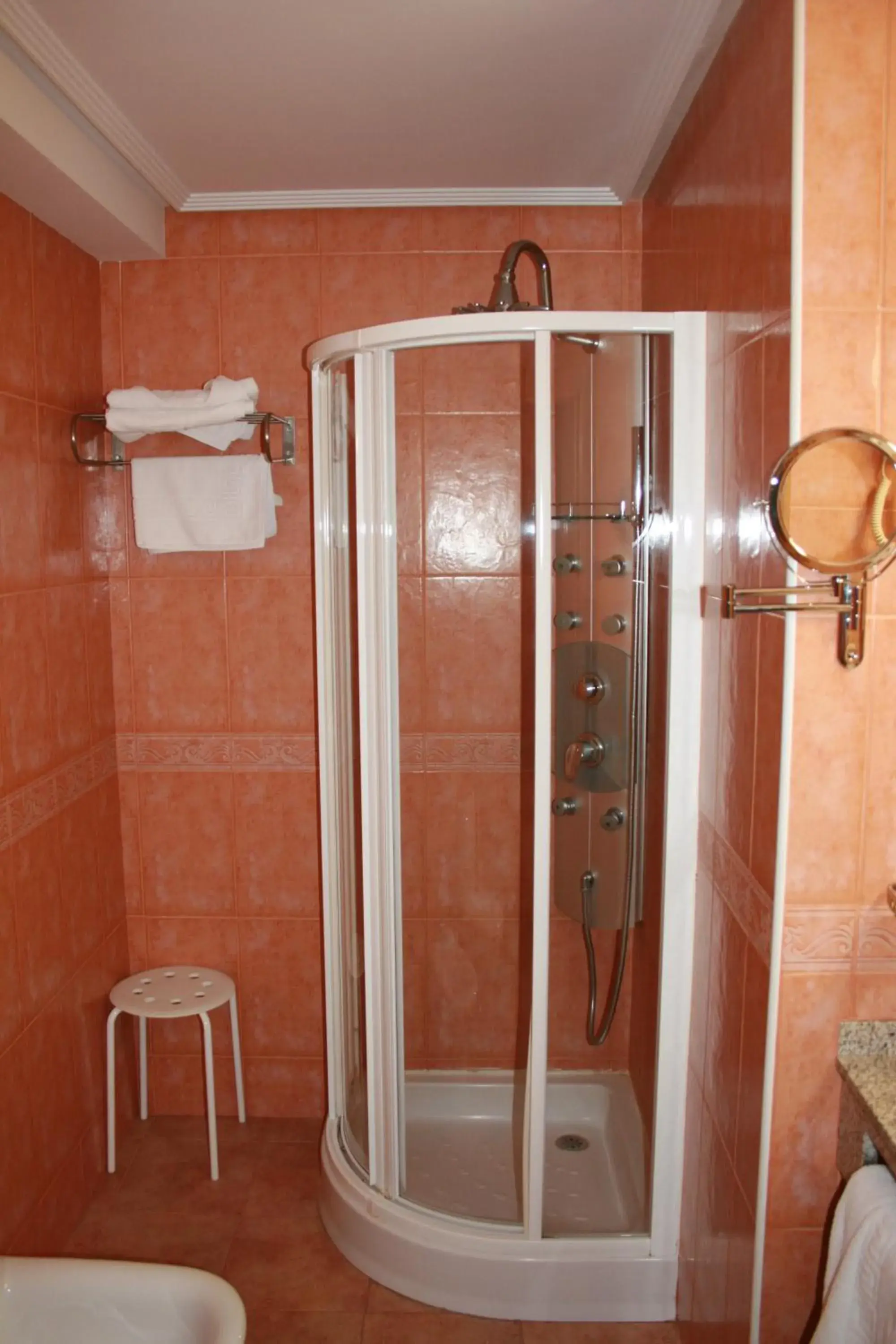 Shower, Bathroom in Hotel Cabañas