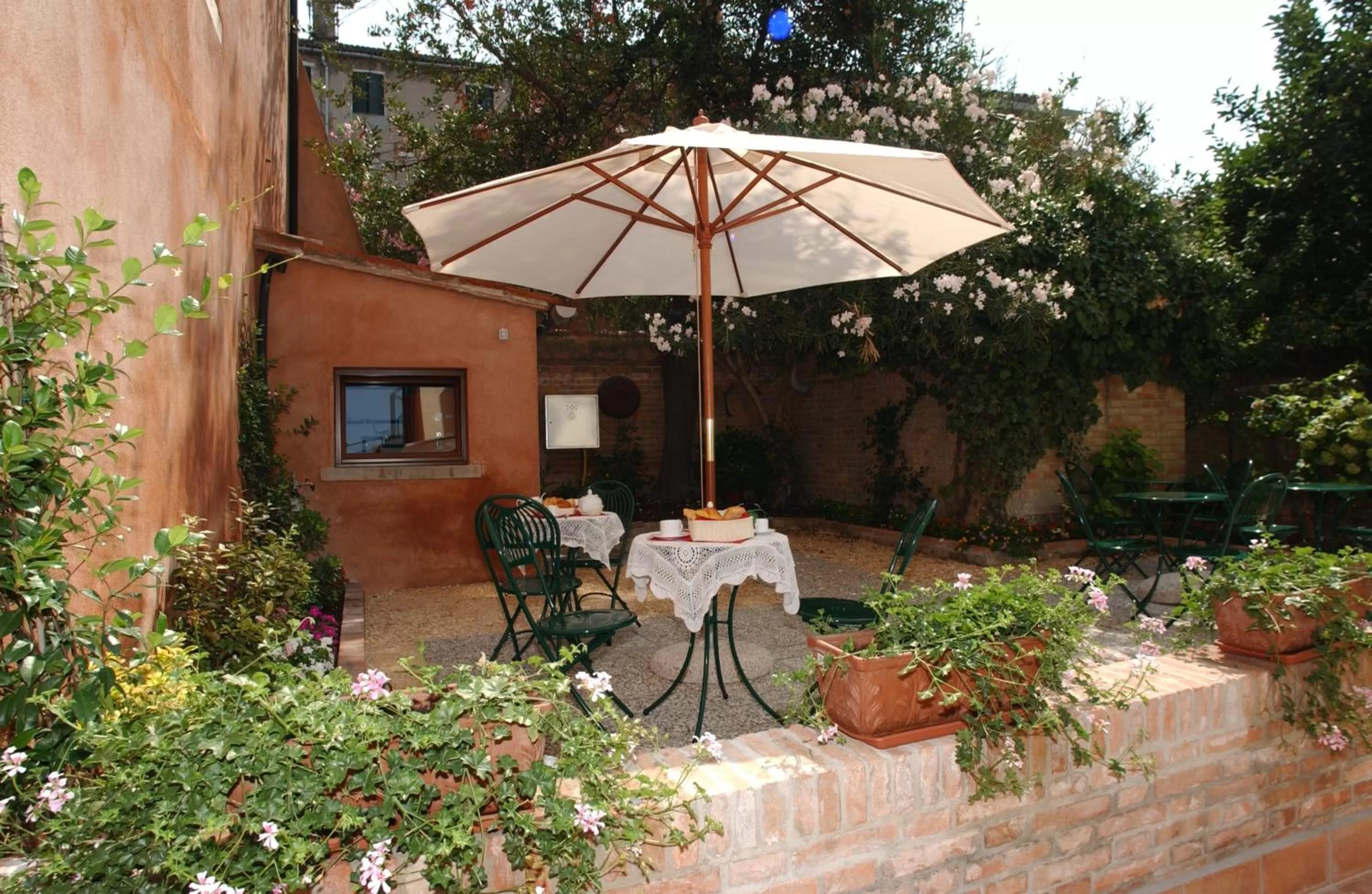 Internal: Not applicable to any particular room in Casa Mimma