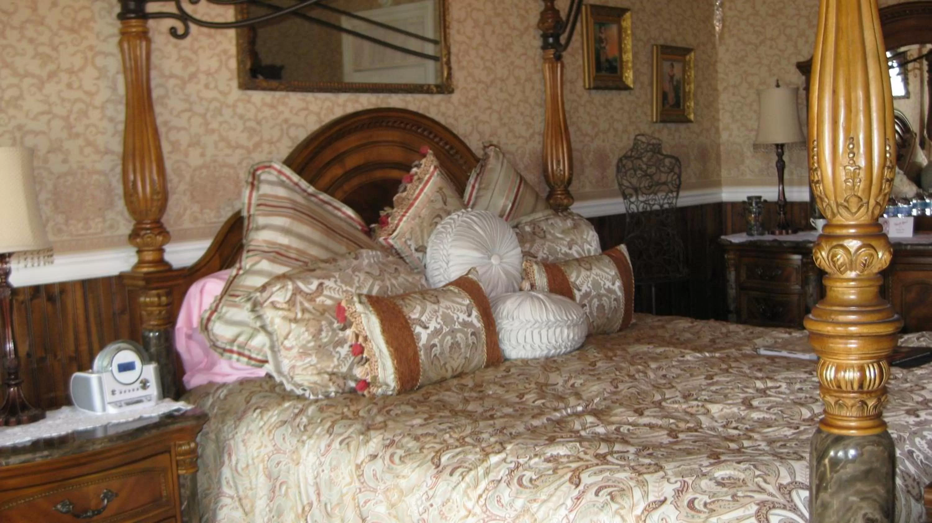 Bed in Angel of the Sea Bed and Breakfast