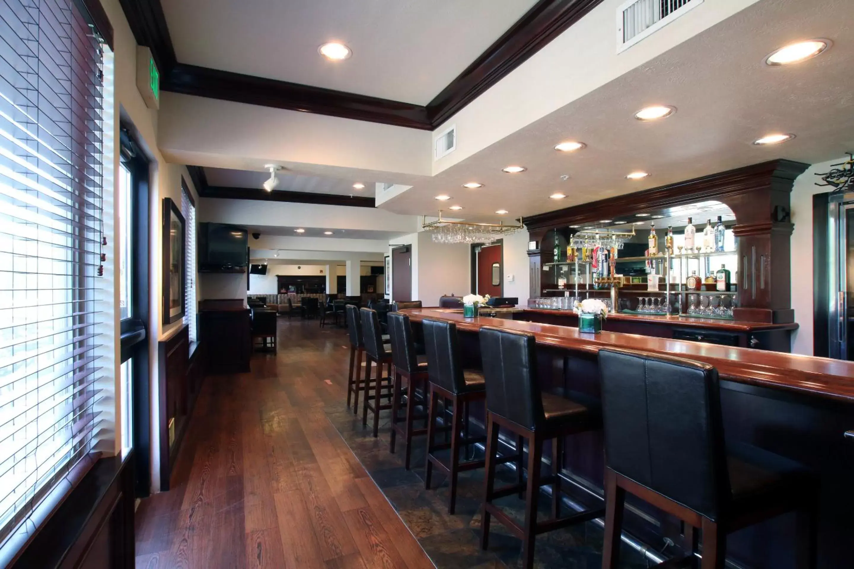 Restaurant/places to eat, Lounge/Bar in Oxford Suites Spokane Valley