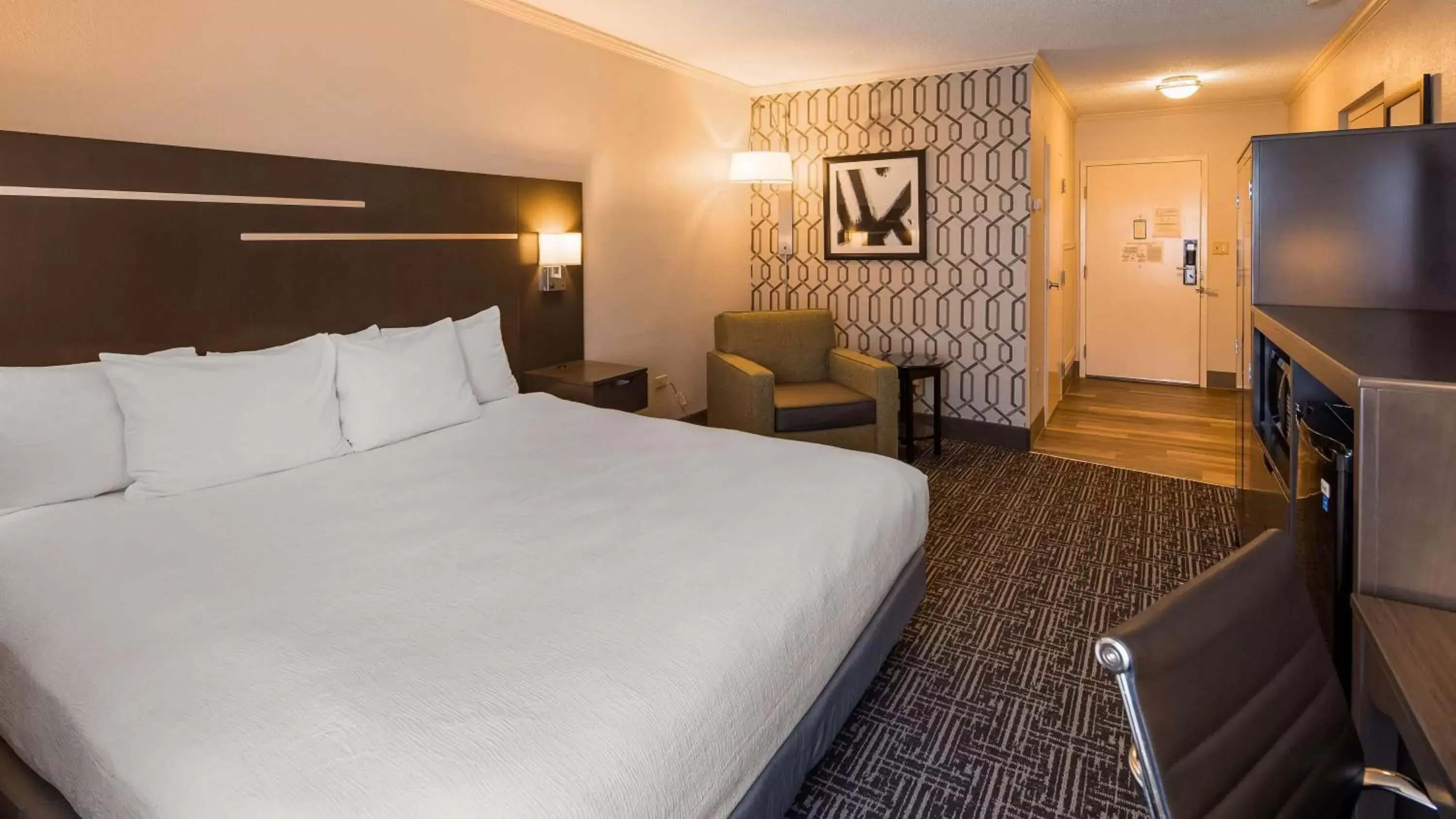 Bedroom, Bed in Best Western Plus Morristown Conference Center Bedroom, Bed in Best Western Plus Morristown Conference Center