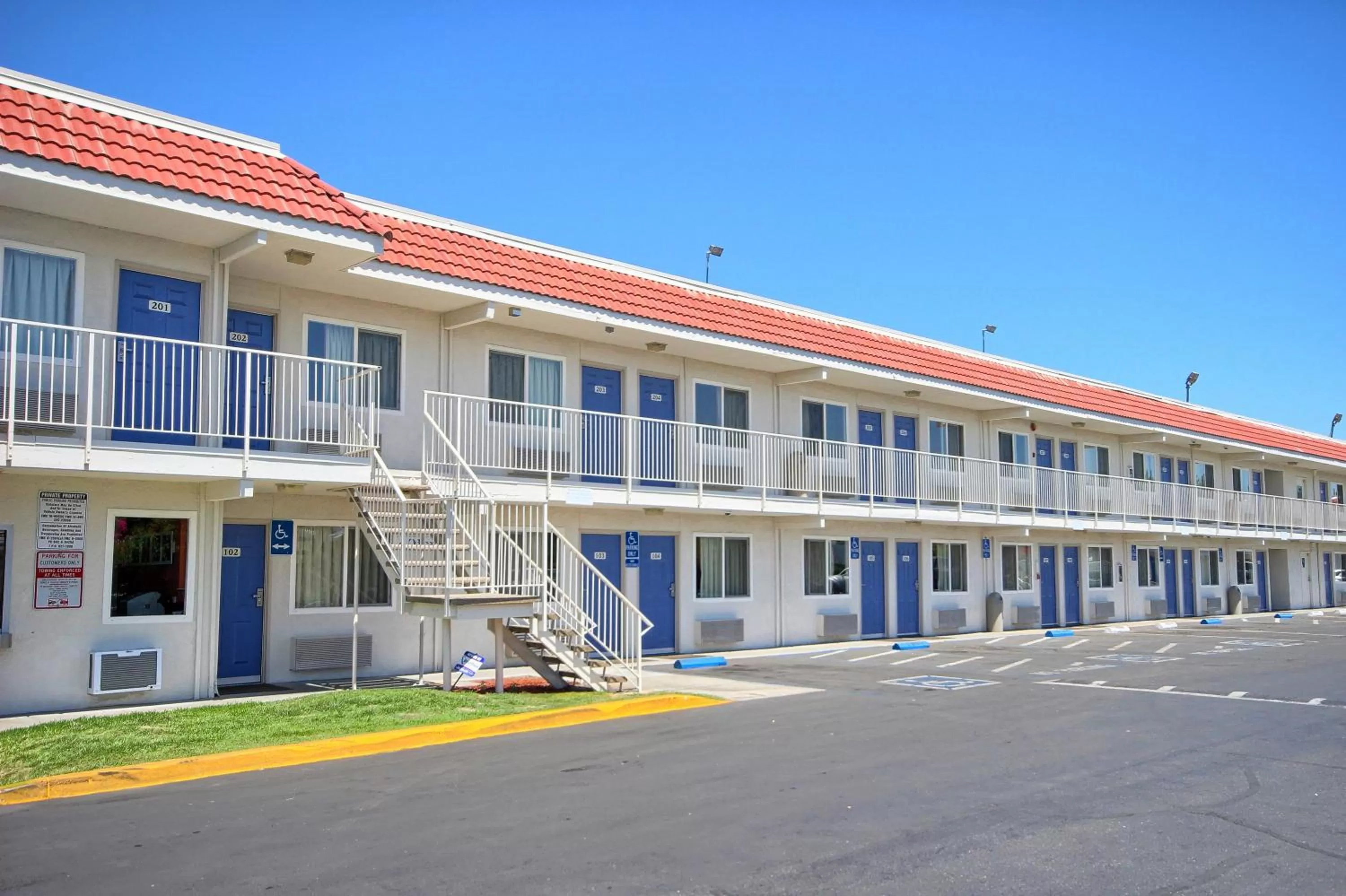 Property building in Motel 6-Fresno, CA - Blackstone South