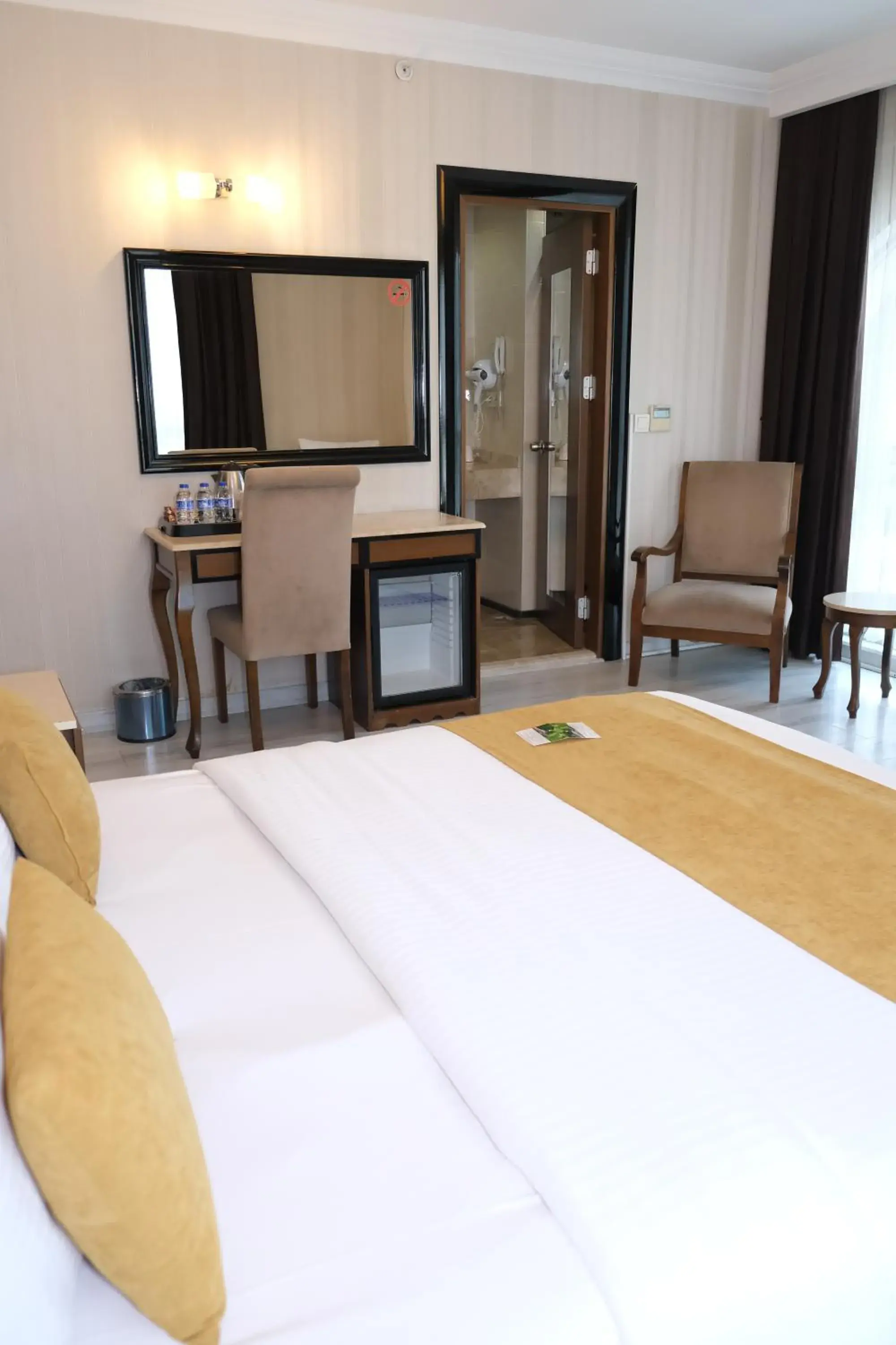 Bedroom, Bed in Asia City Hotel