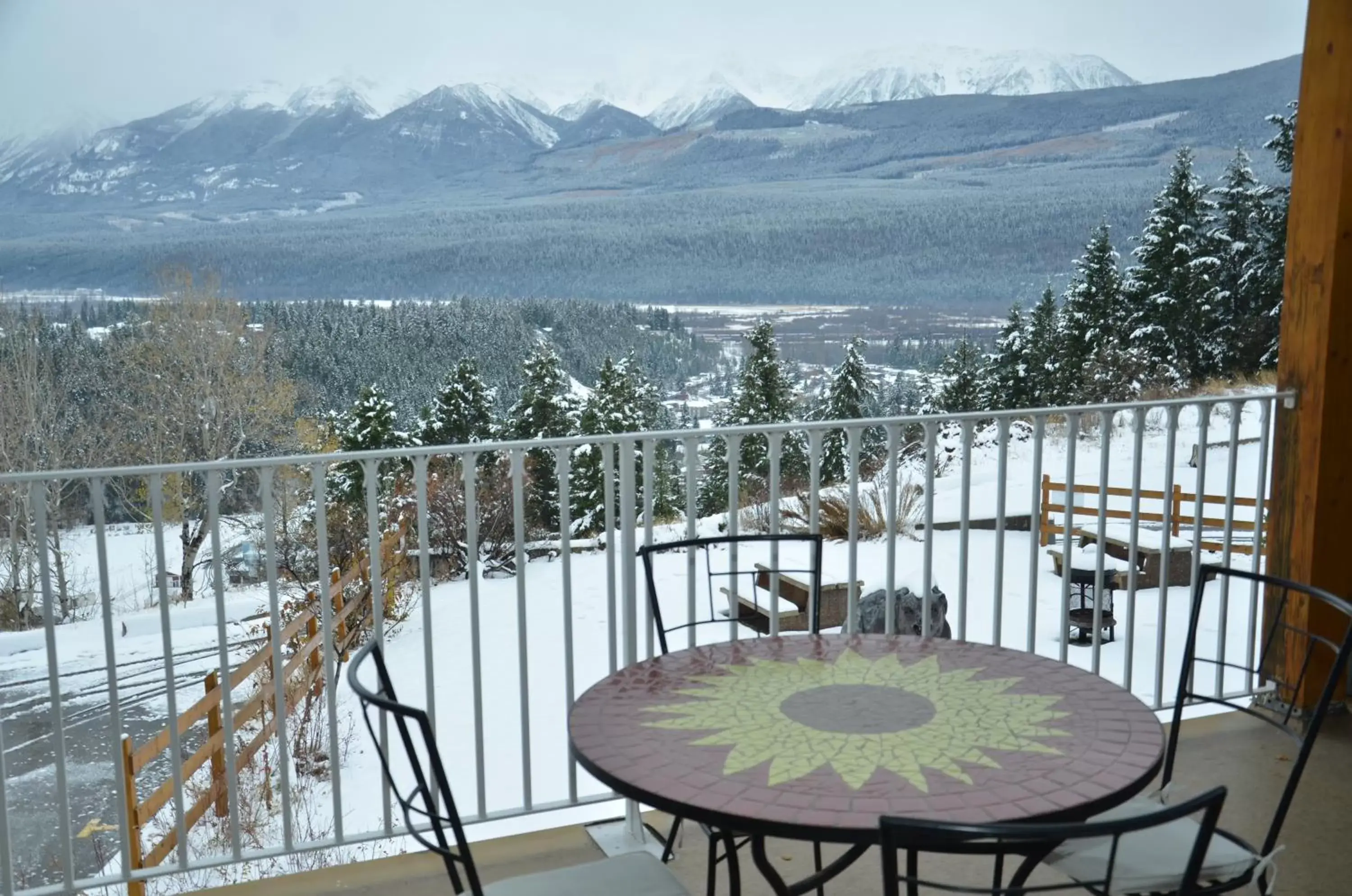 Balcony/Terrace in Days Inn by Wyndham Golden