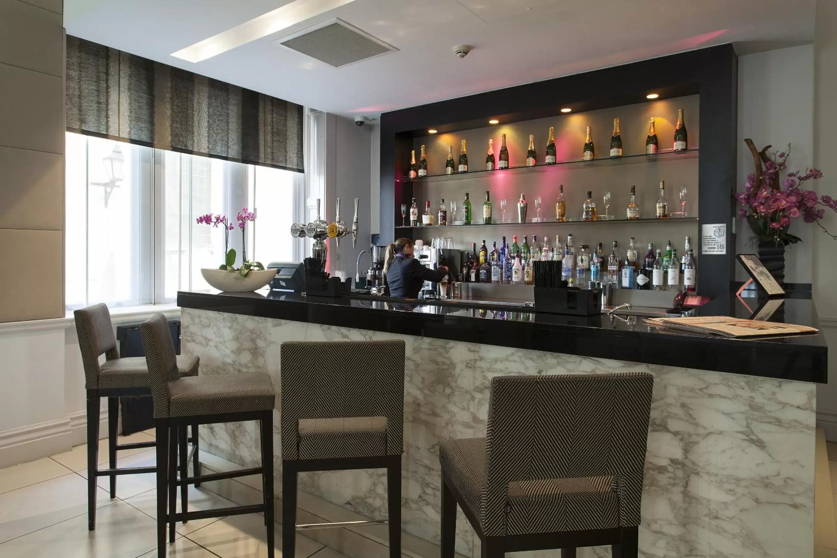 Lounge or bar, Lounge/Bar in Thistle Holborn