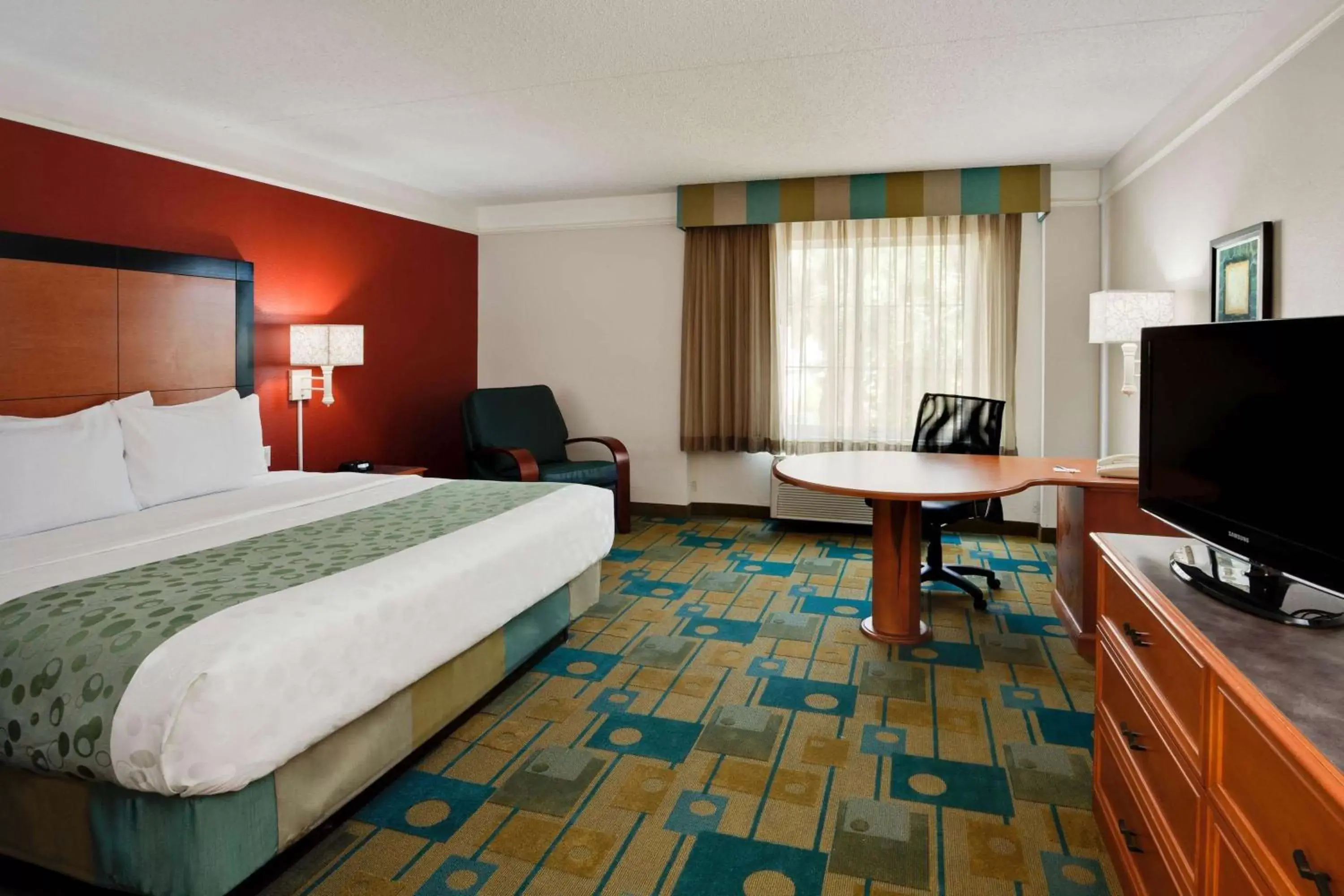 Photo of the whole room, TV/Entertainment Center in La Quinta by Wyndham USF (Near Busch Gardens)