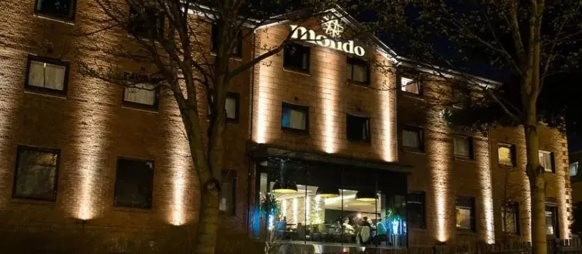 Facade/entrance in Mondo Hotel