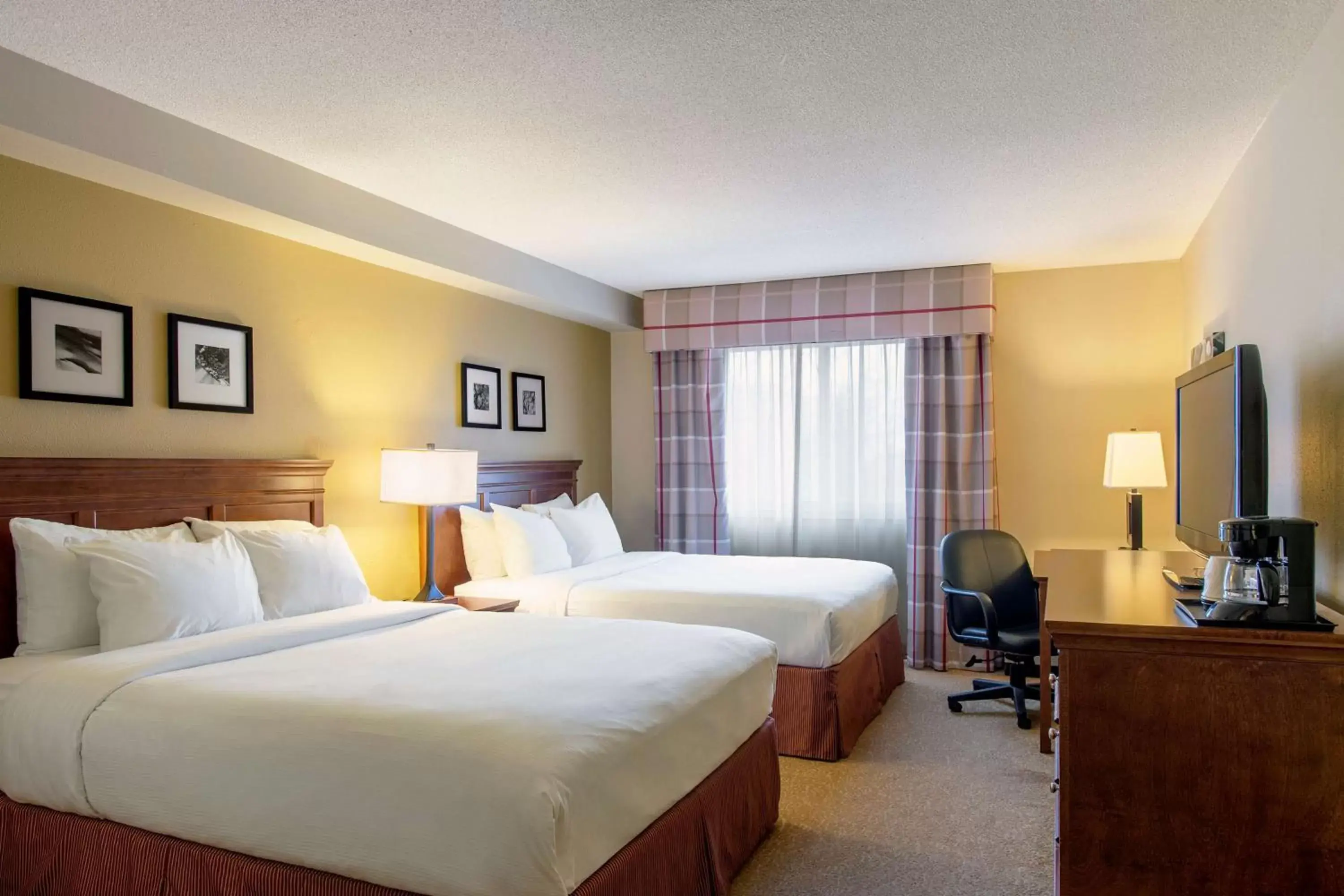 Photo of the whole room, Bed in Country Inn & Suites by Radisson, Winnipeg, MB